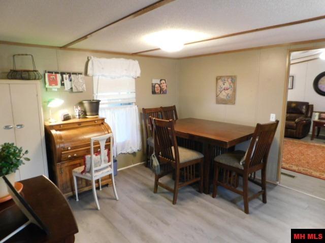 1944 Woods Point Road