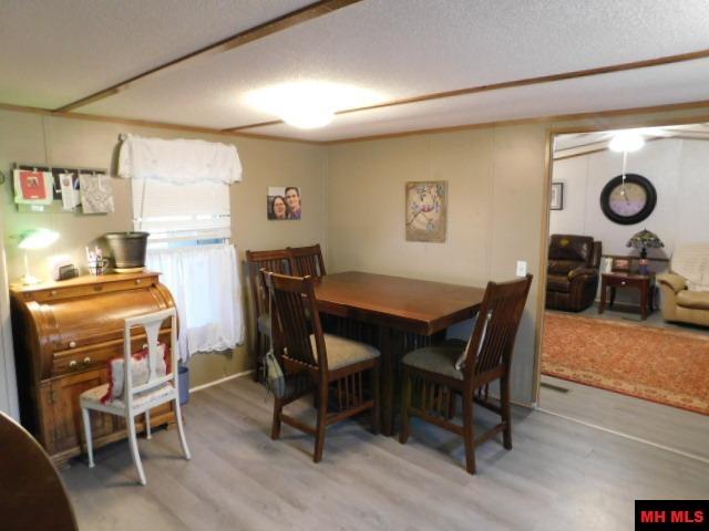 1944 Woods Point Road