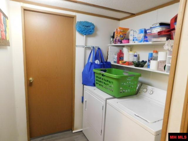 1944 Woods Point Road