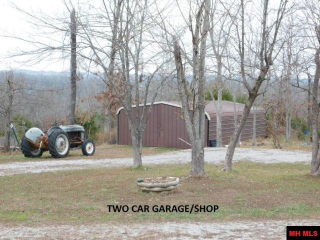 1944 Woods Point Road