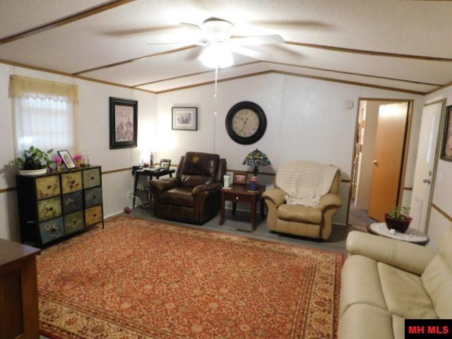 1944 Woods Point Road