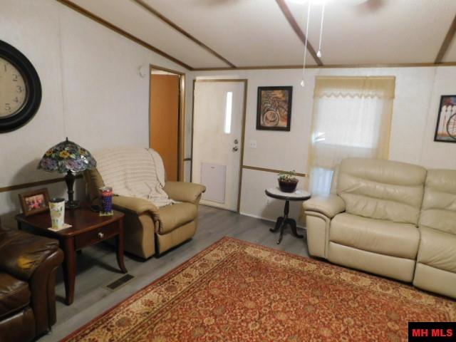 1944 Woods Point Road