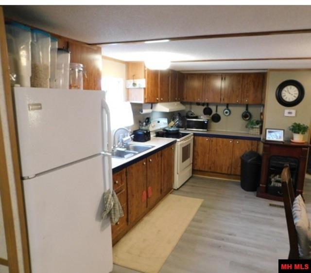 1944 Woods Point Road