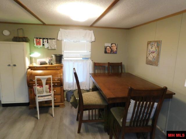 1944 Woods Point Road