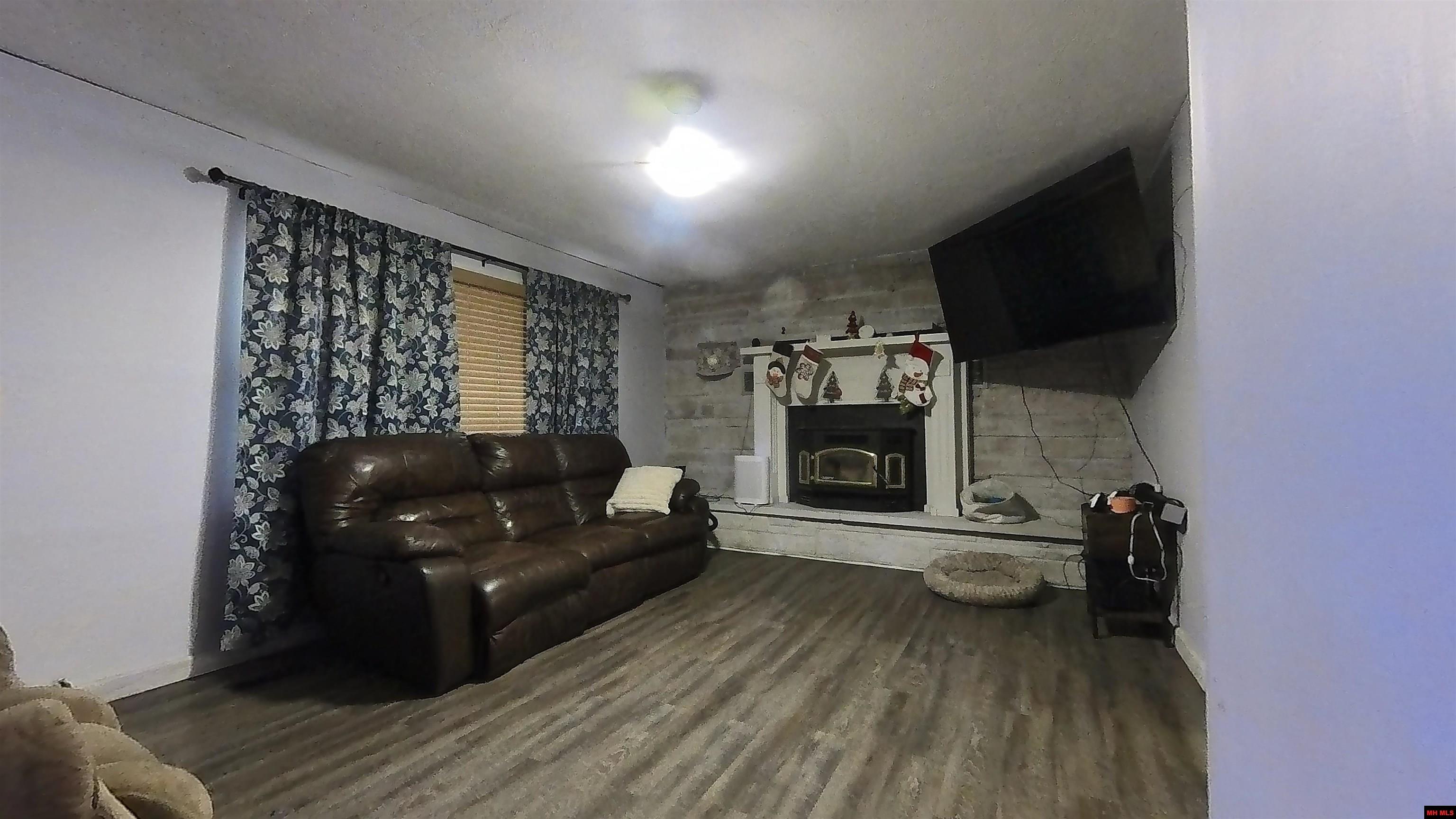 1657 Private Road 2970