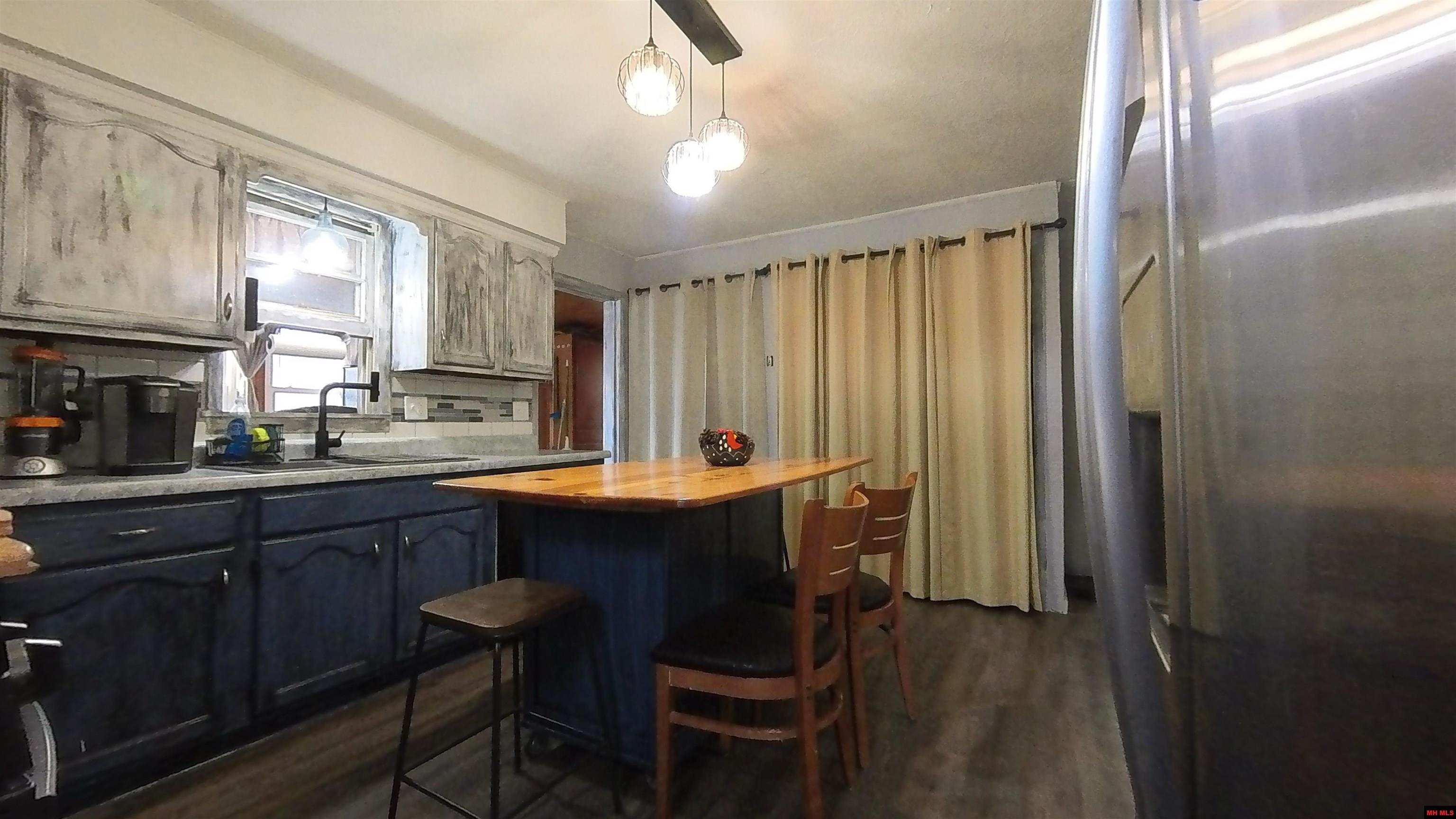 1657 Private Road 2970