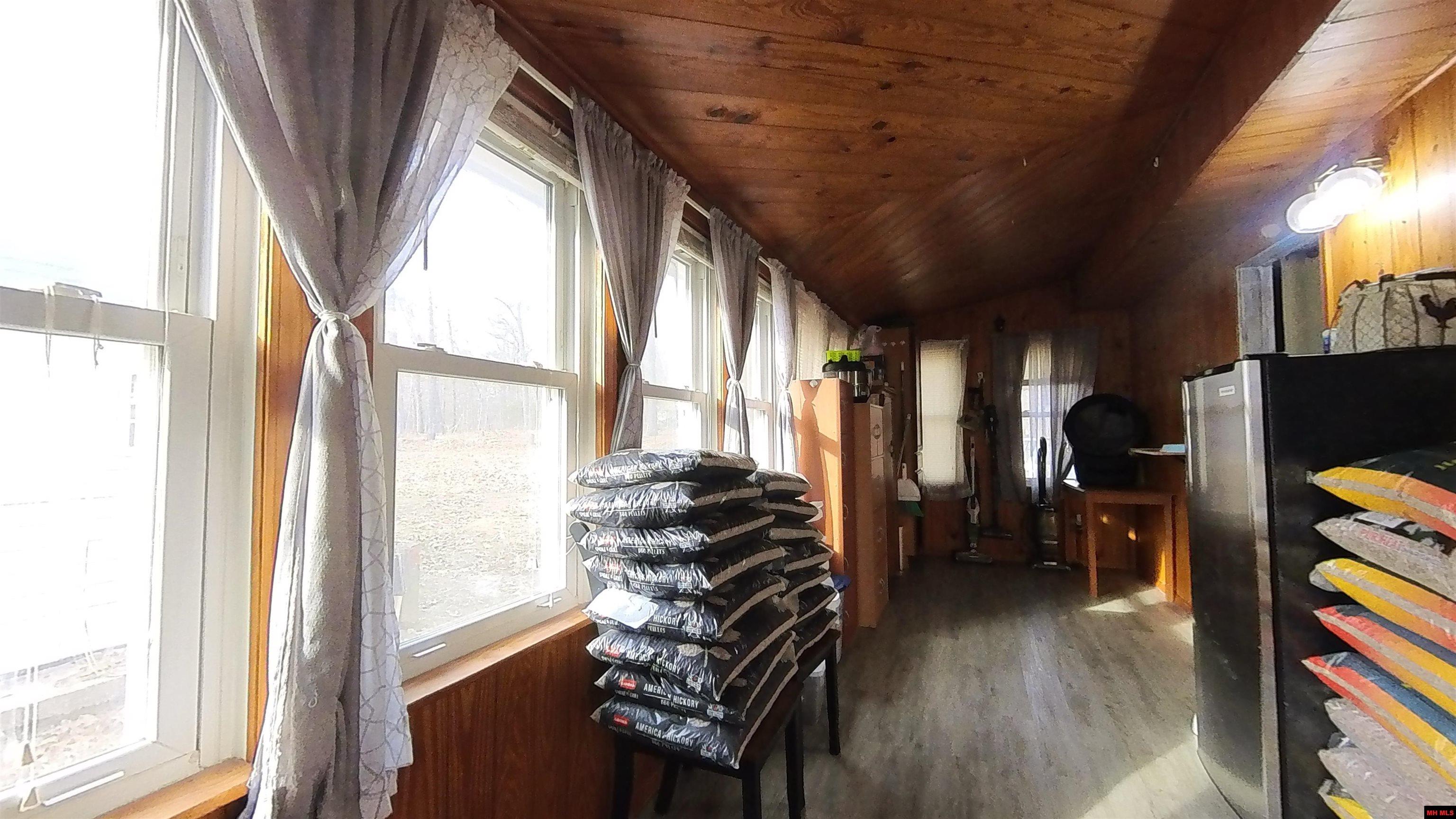 1657 Private Road 2970