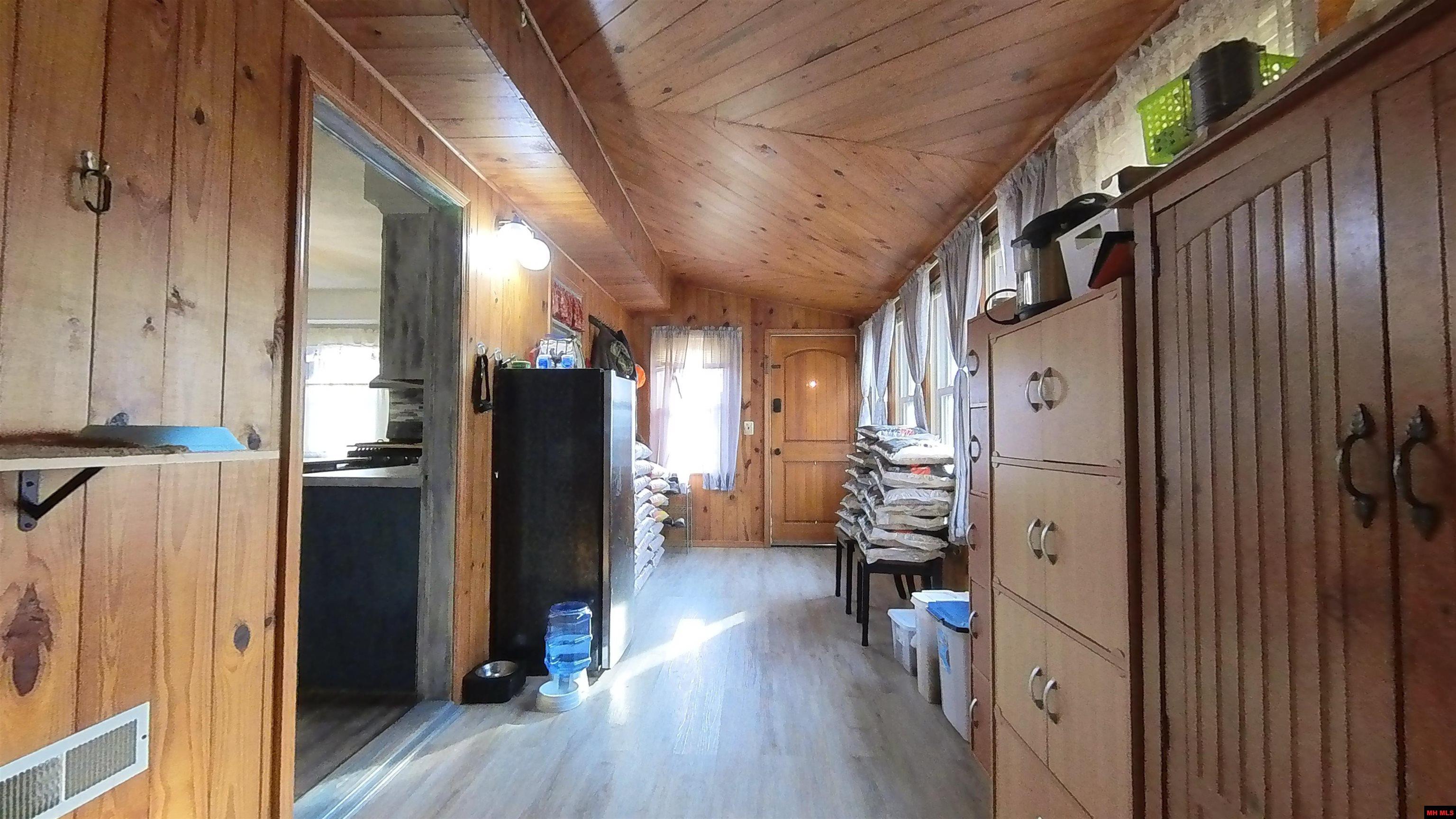 1657 Private Road 2970