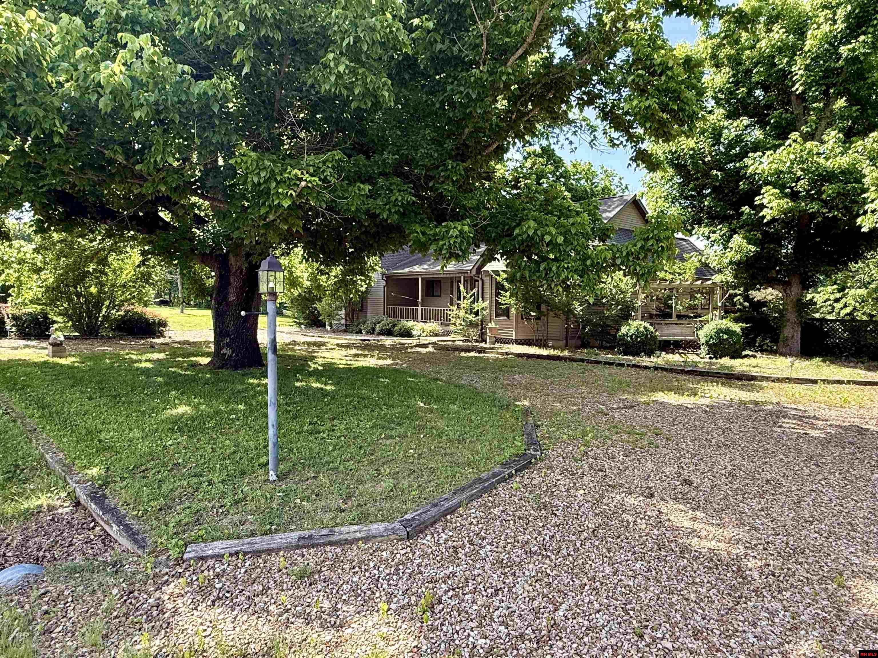 288 Valley Airport Drive