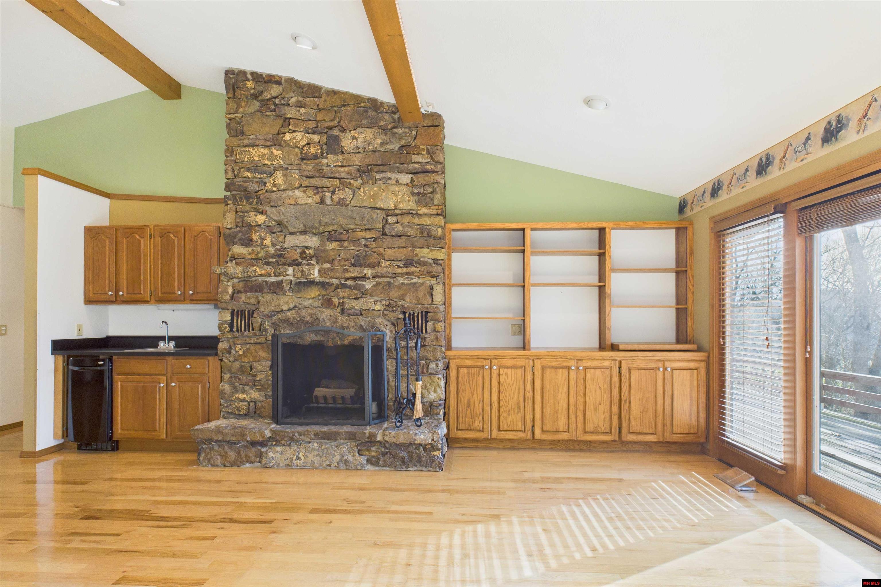 288 Valley Airport Drive