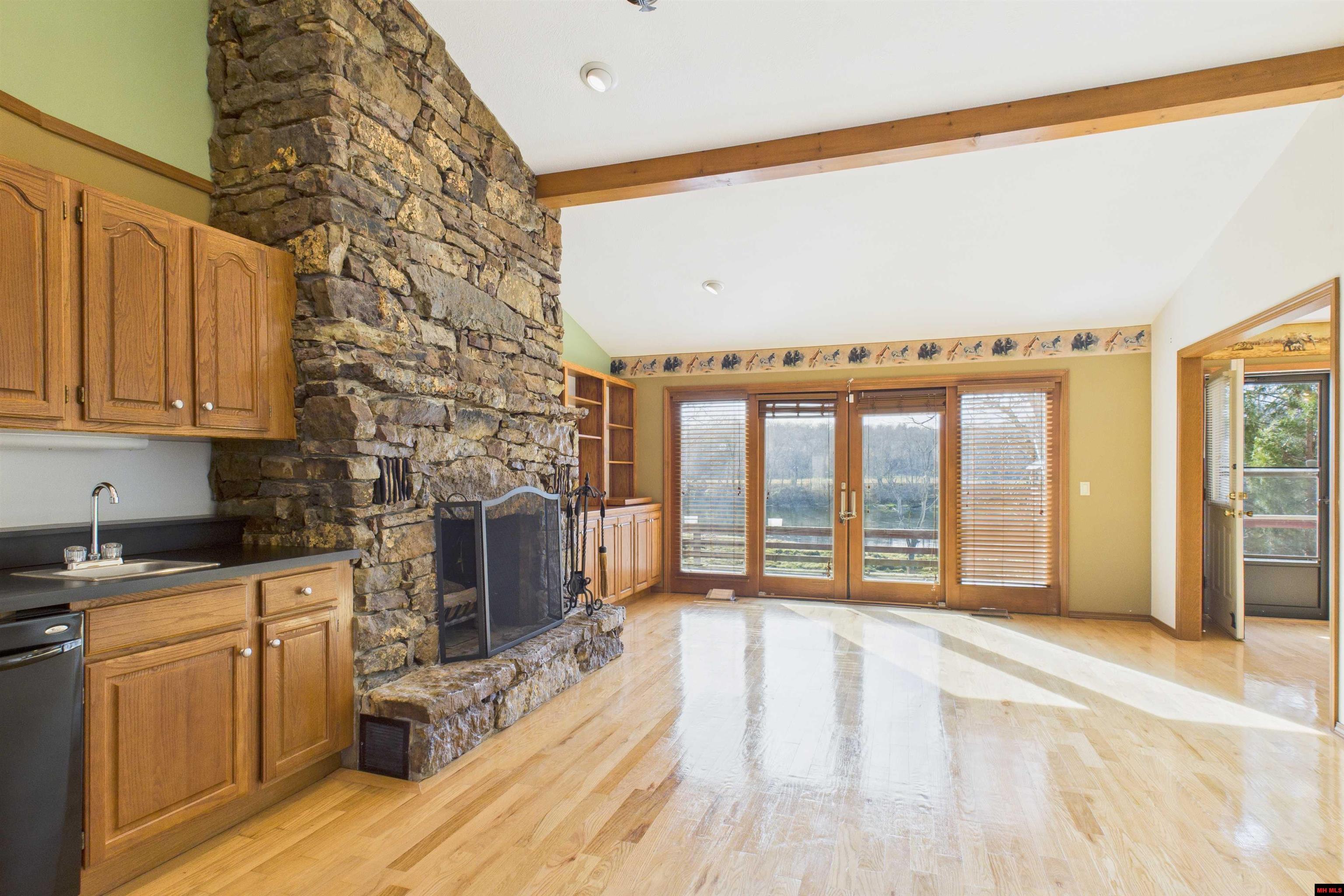 288 Valley Airport Drive