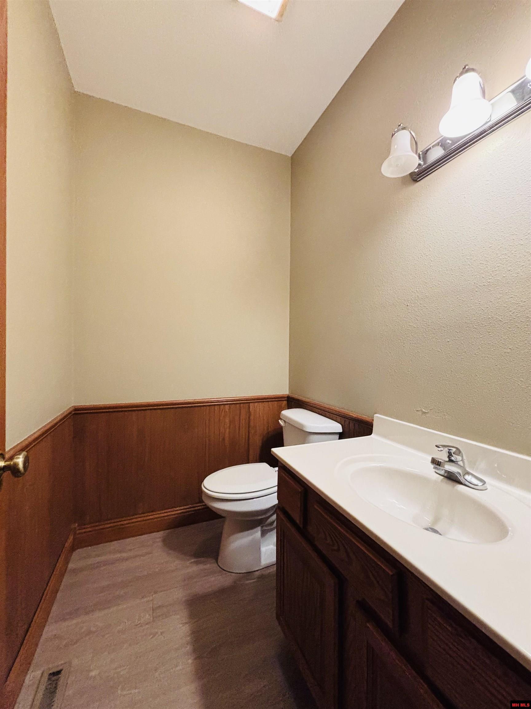 1629 HARDING BOULEVARD Cotter, AR