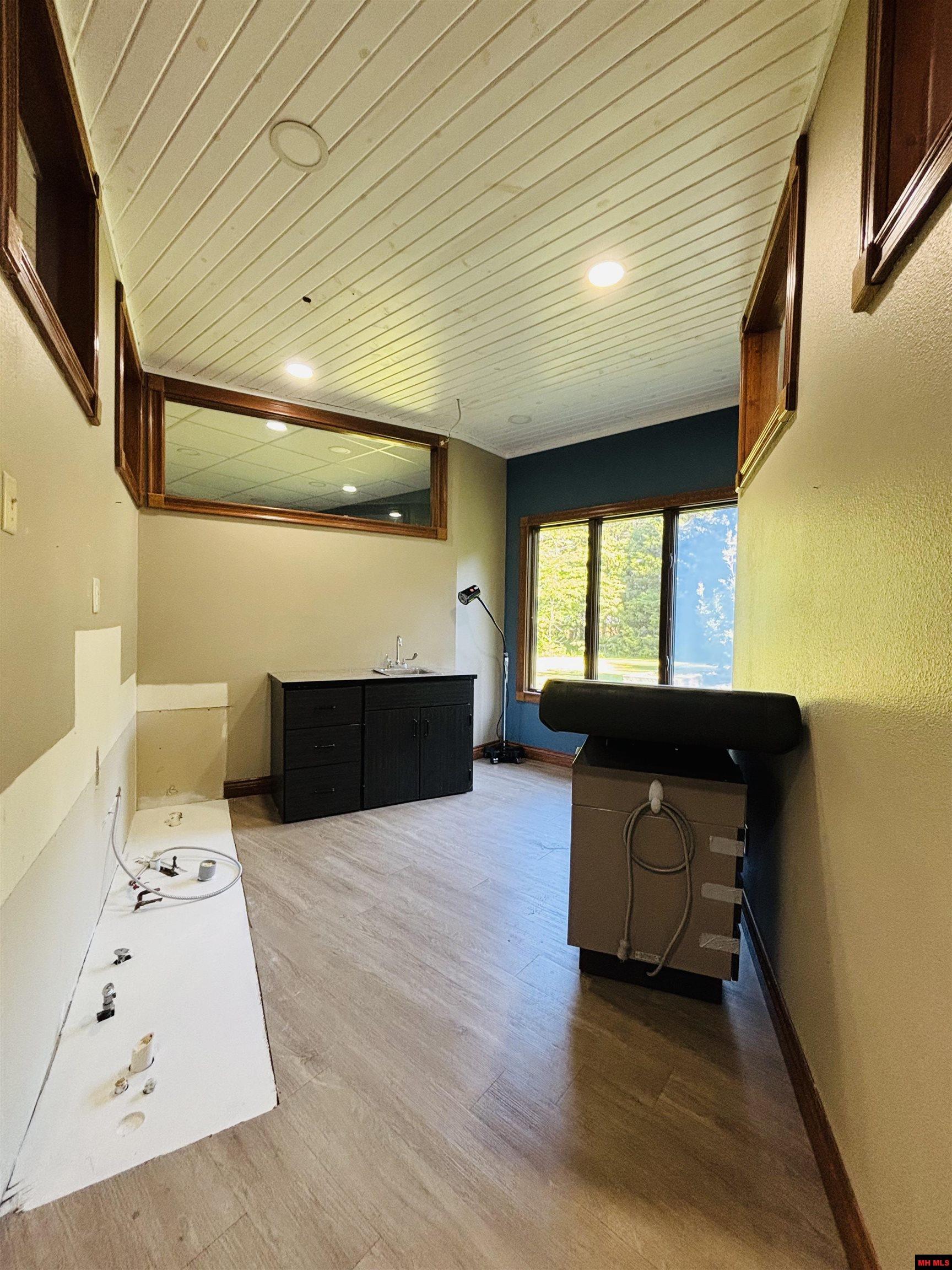 1629 HARDING BOULEVARD Cotter, AR