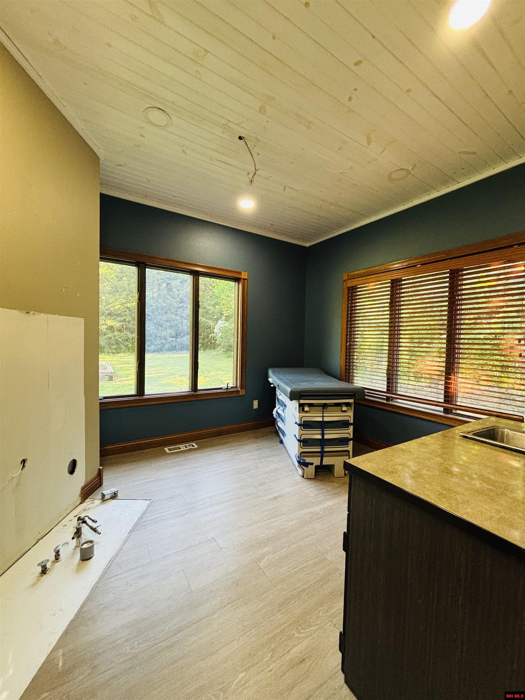 1629 HARDING BOULEVARD Cotter, AR