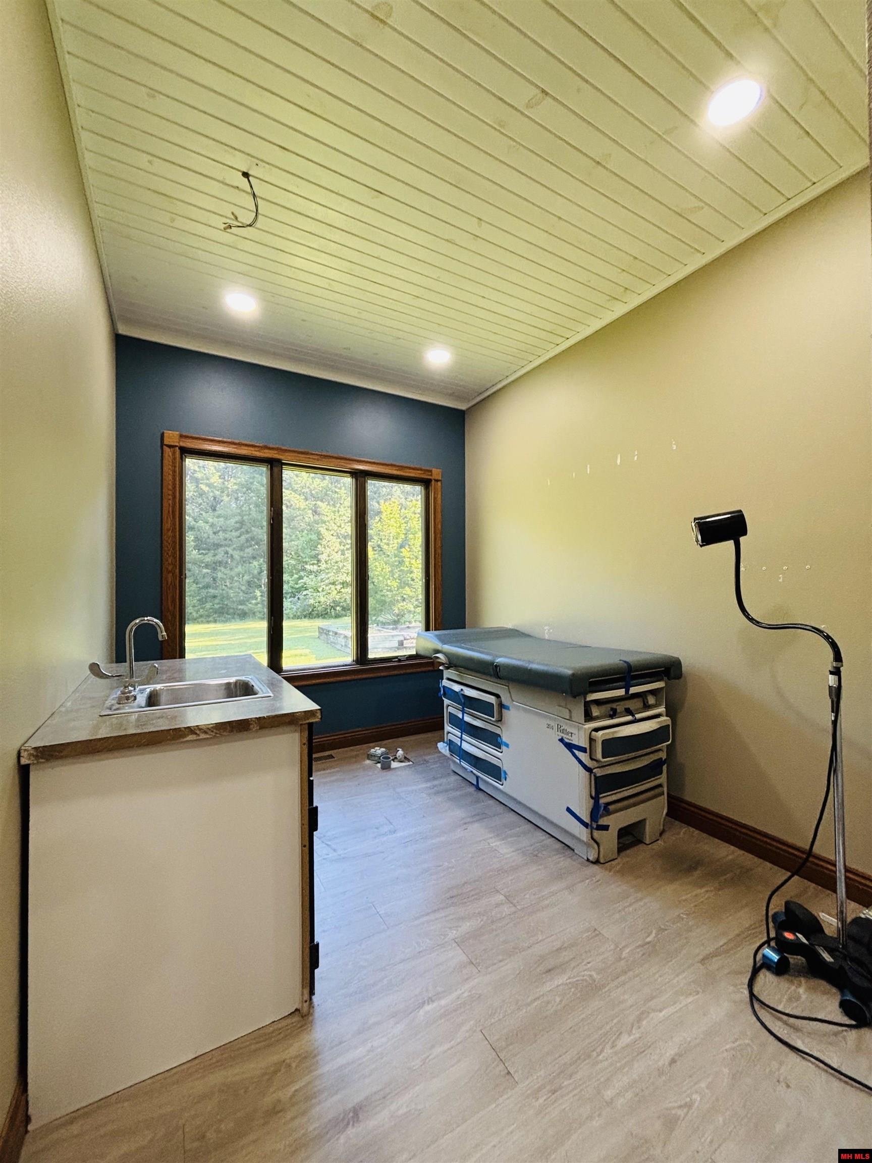 1629 Harding Boulevard