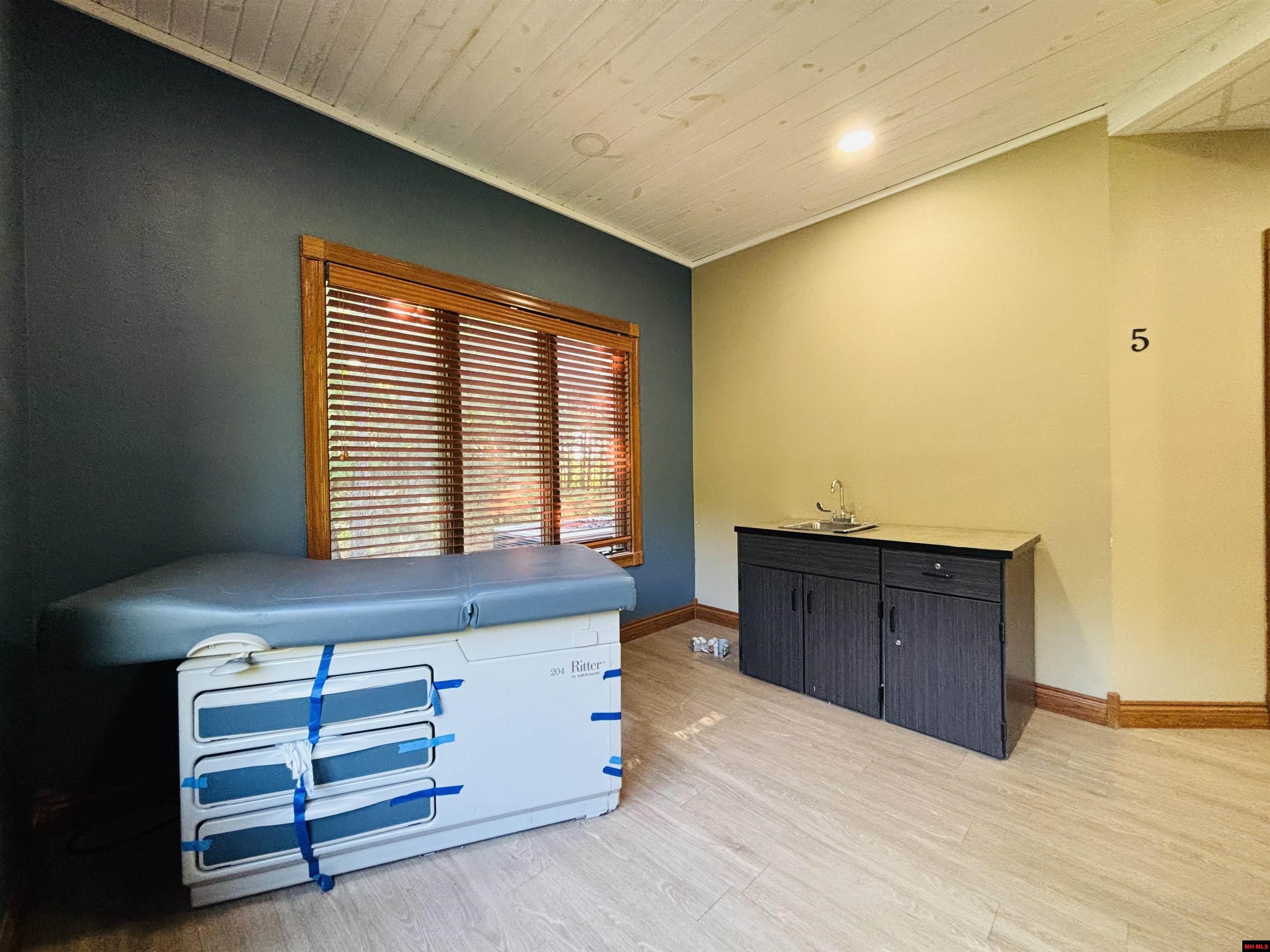 1629 Harding Boulevard