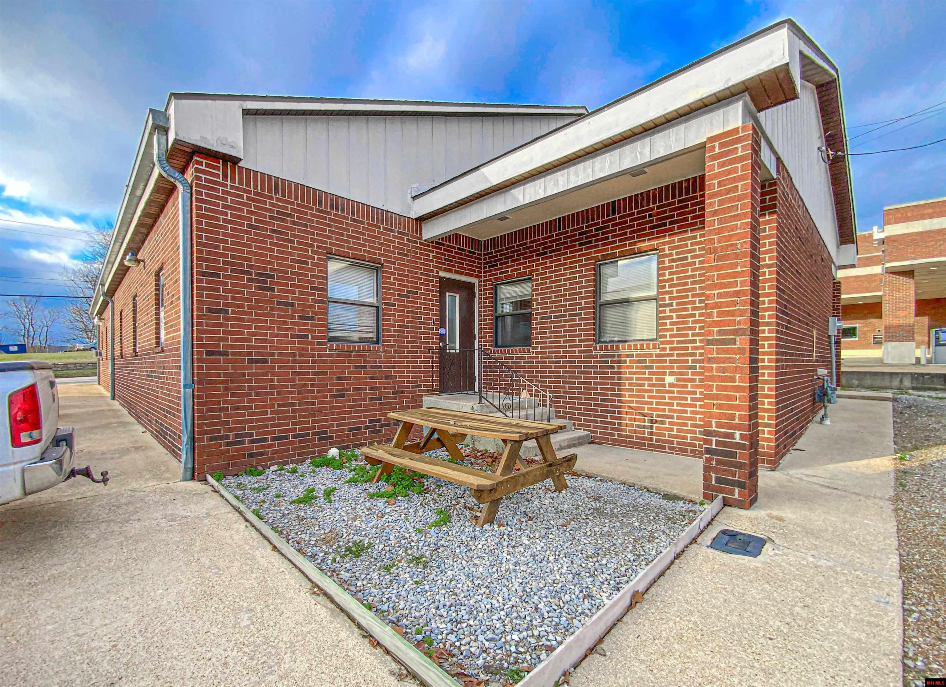 114 E OLD MAIN STREET Yellville, AR