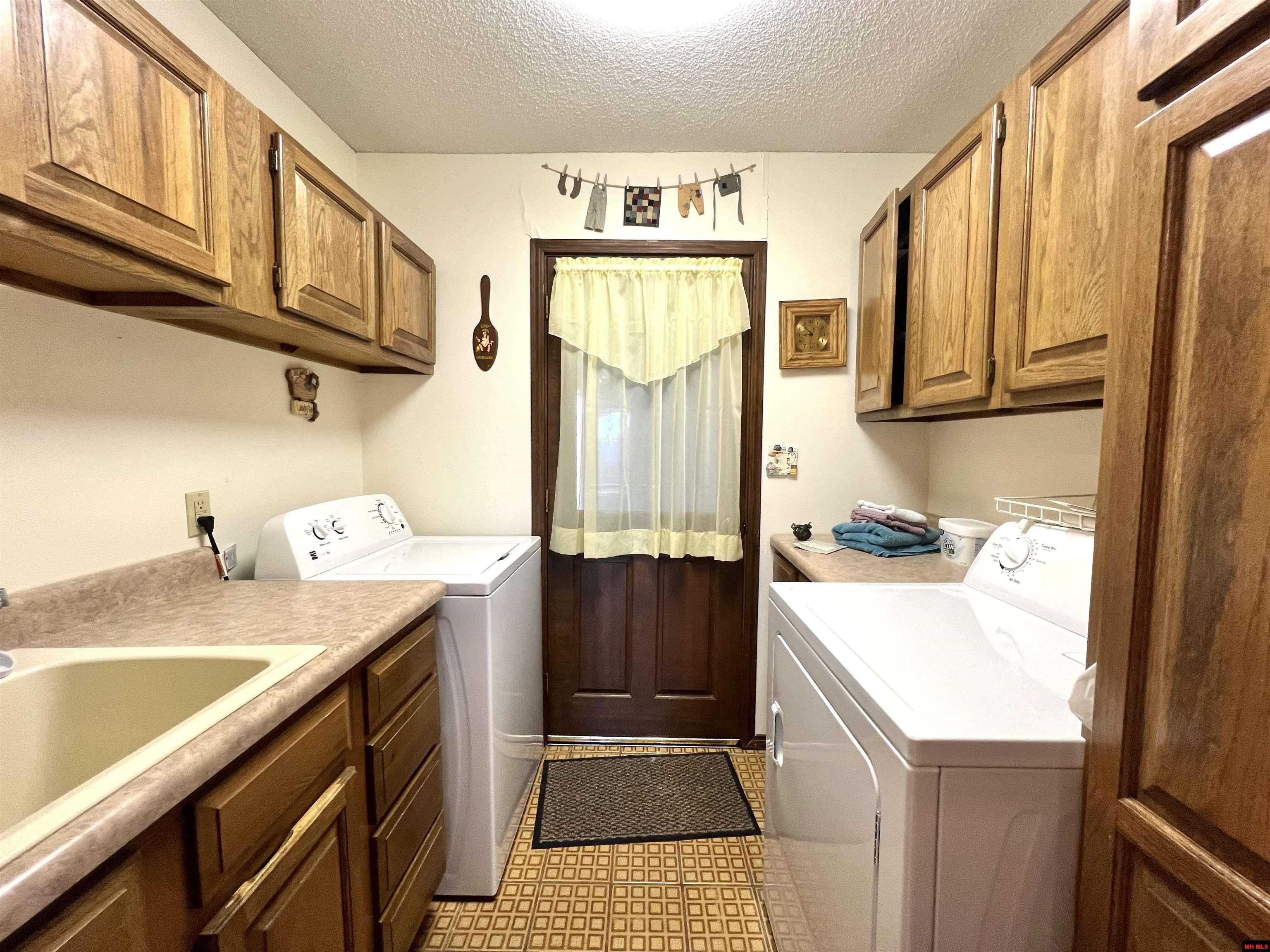 1285 Robinson Point Road