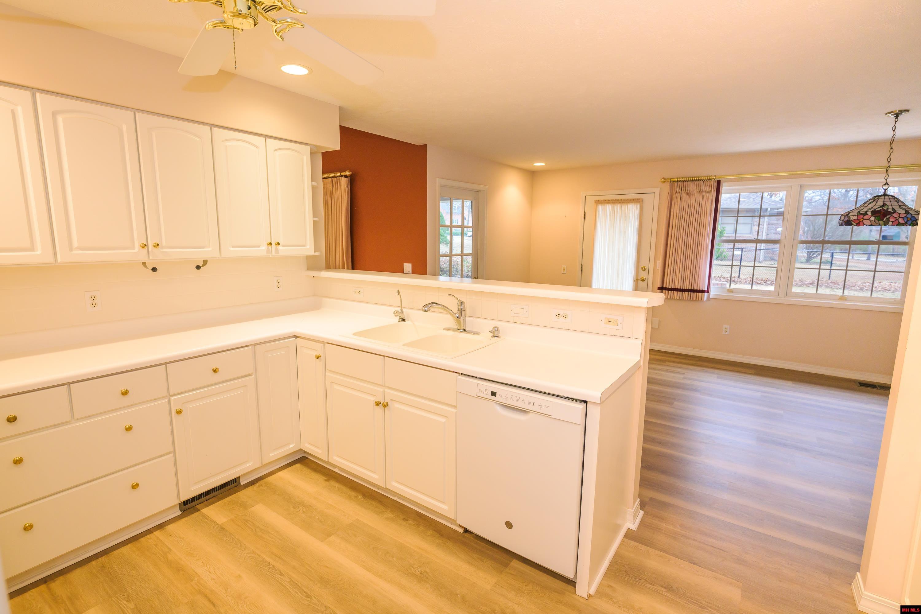 616 LEATHERWOOD DRIVE Mountain Home, AR