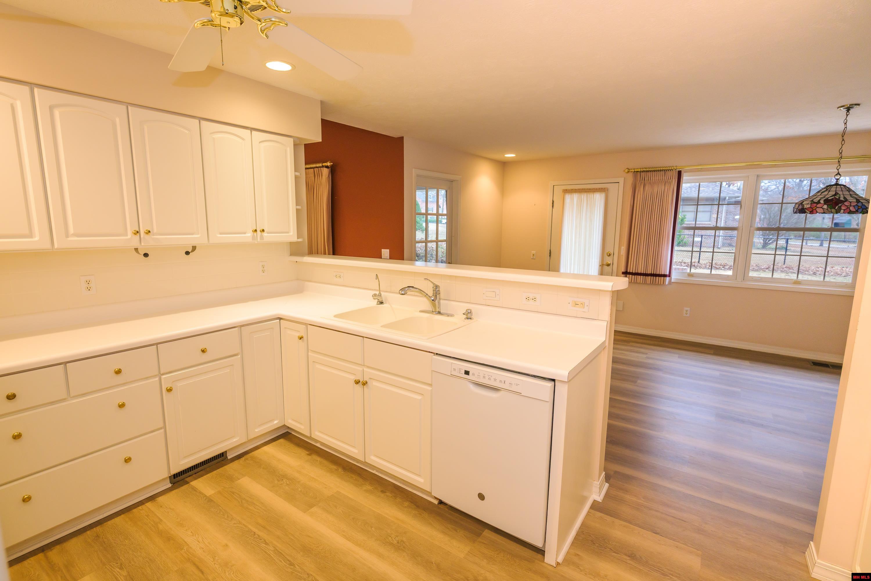 616 LEATHERWOOD DRIVE Mountain Home, AR