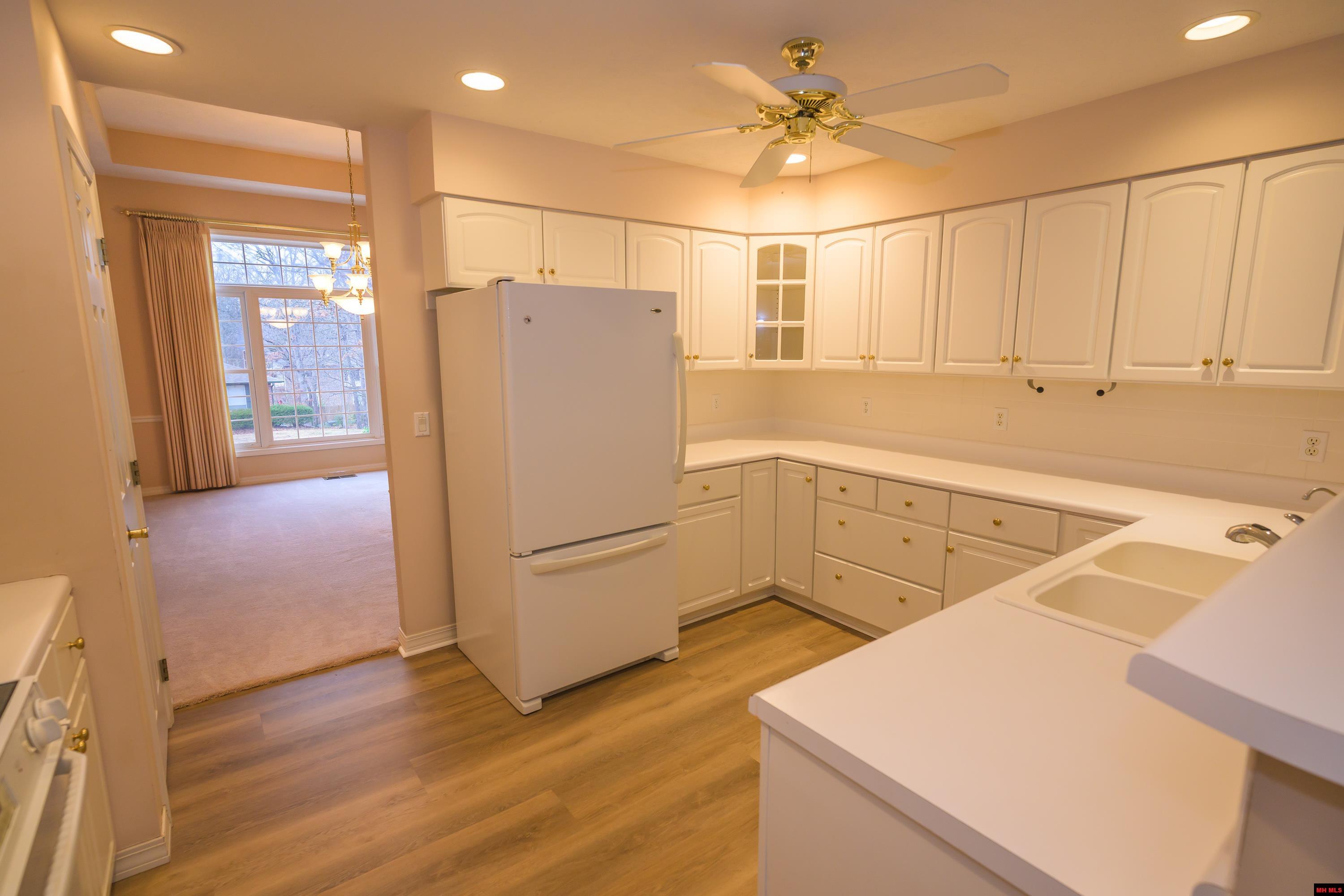 616 LEATHERWOOD DRIVE Mountain Home, AR