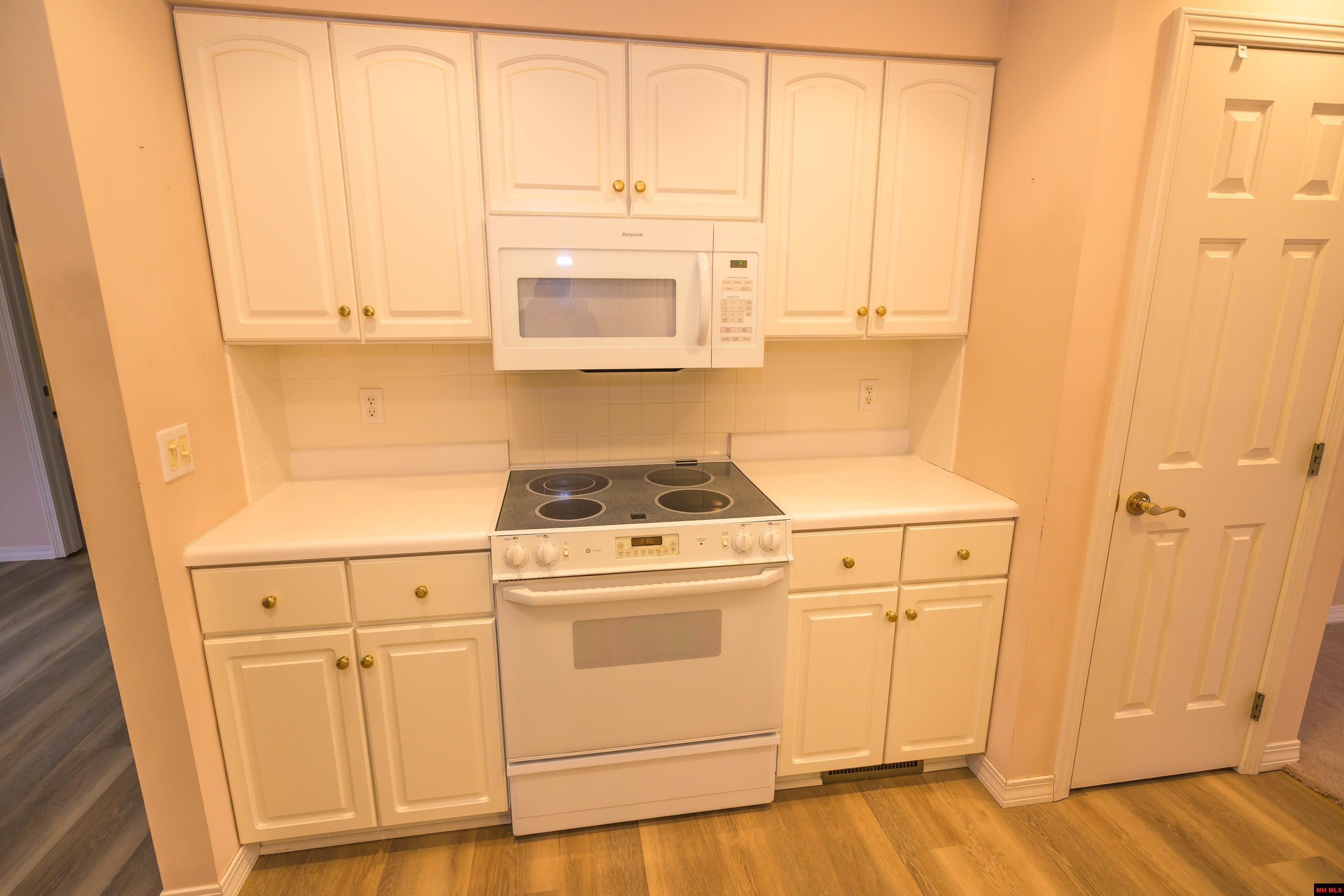 616 LEATHERWOOD DRIVE Mountain Home, AR