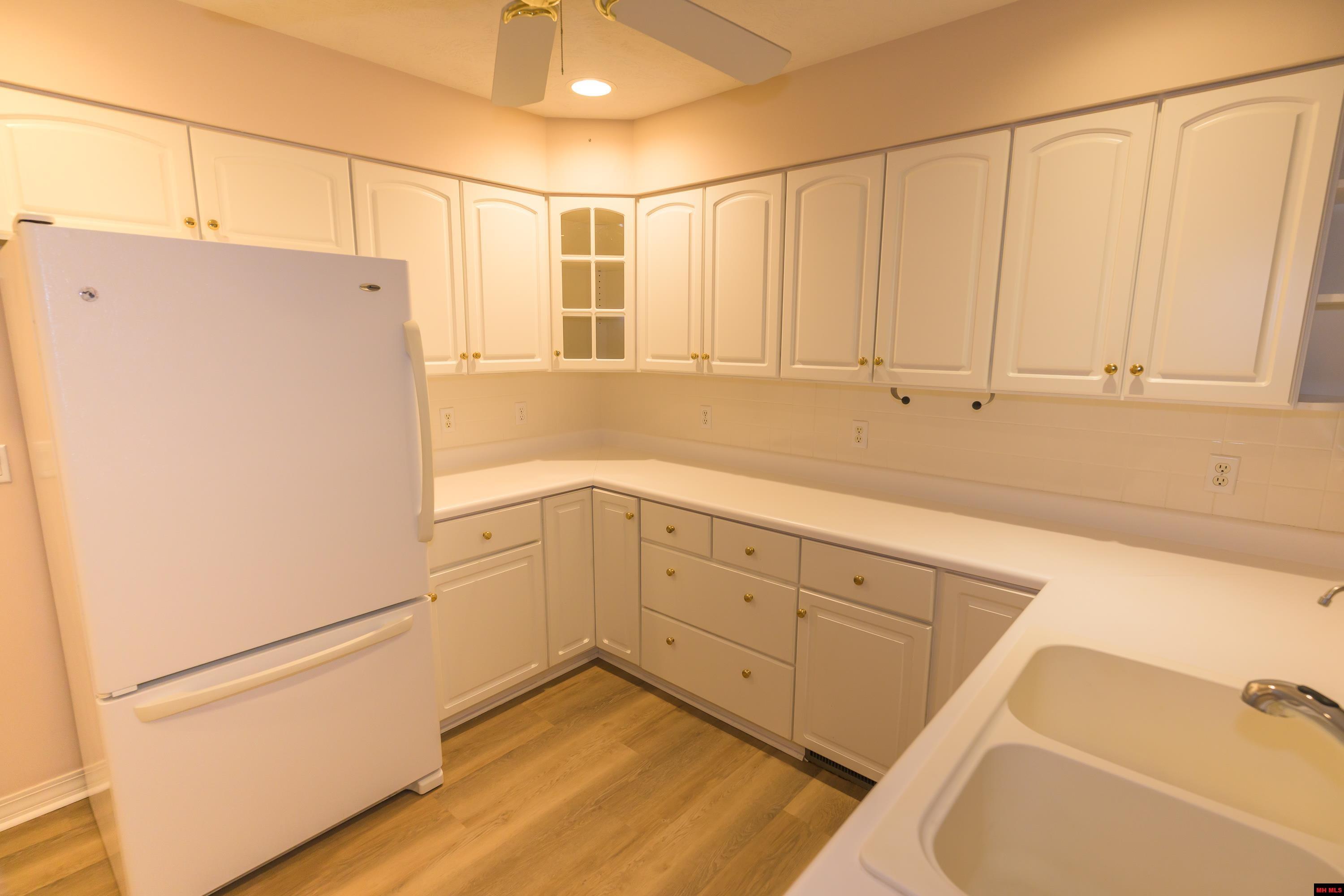 616 LEATHERWOOD DRIVE Mountain Home, AR