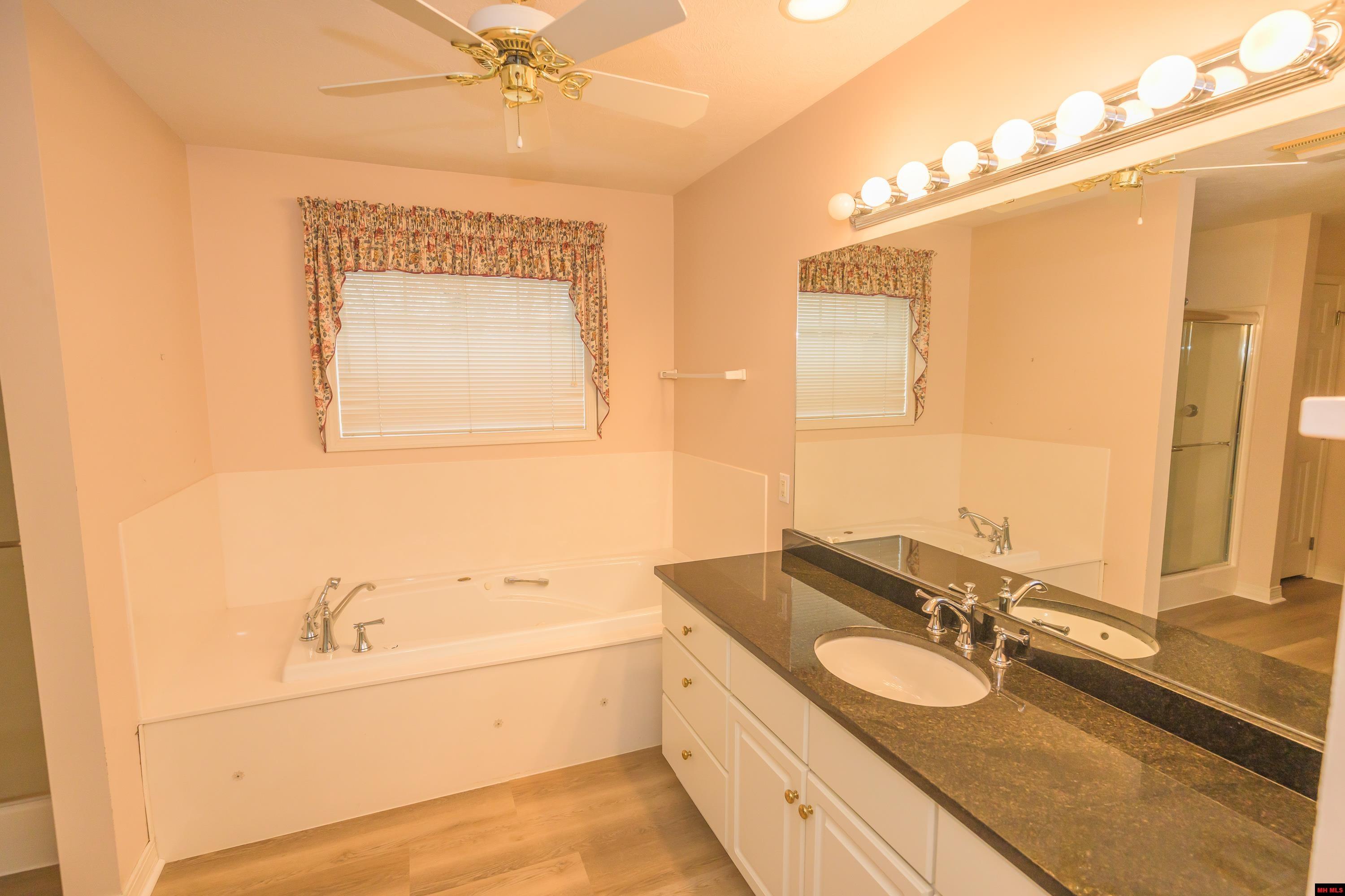 616 LEATHERWOOD DRIVE Mountain Home, AR