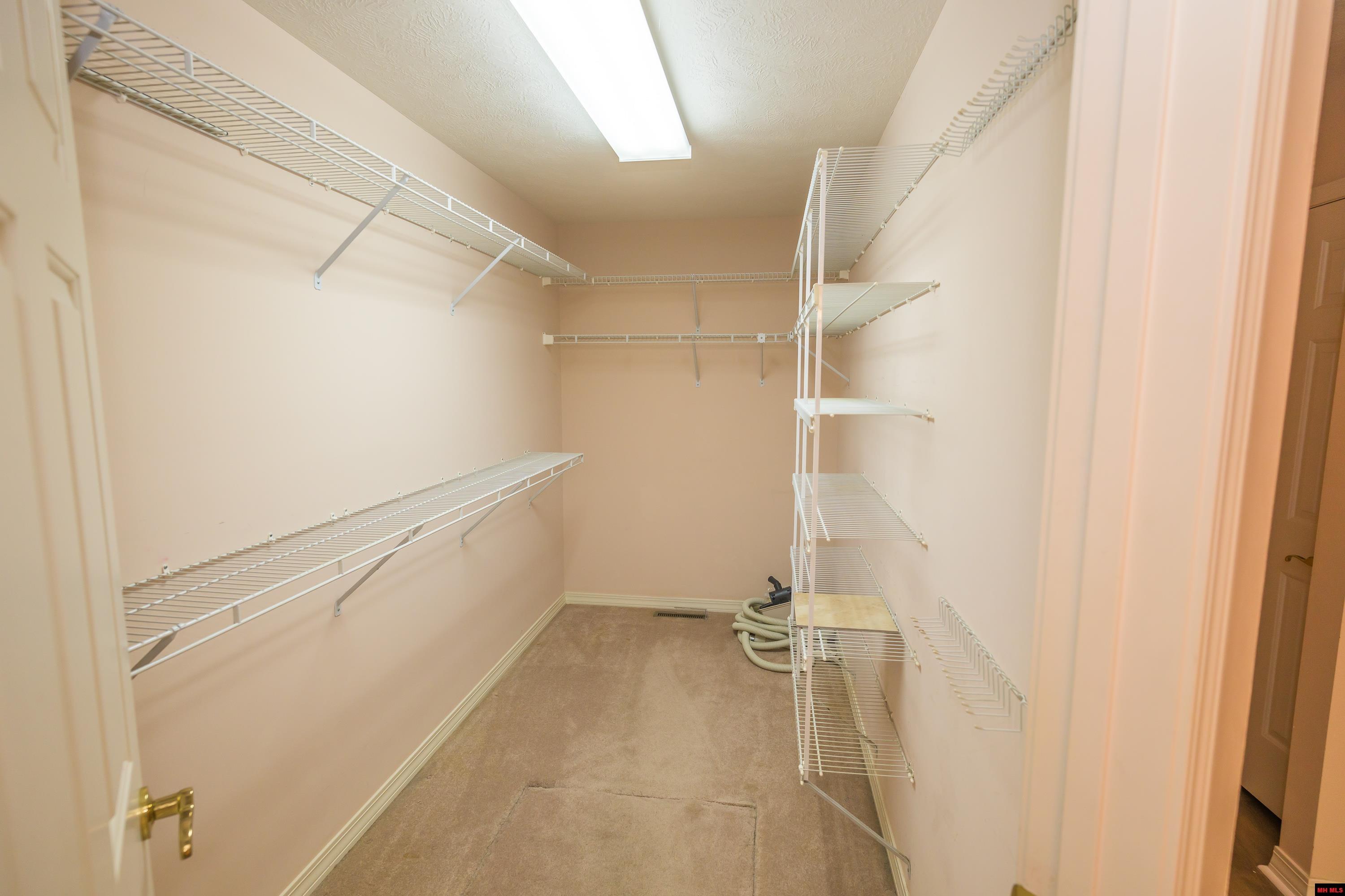 616 LEATHERWOOD DRIVE Mountain Home, AR