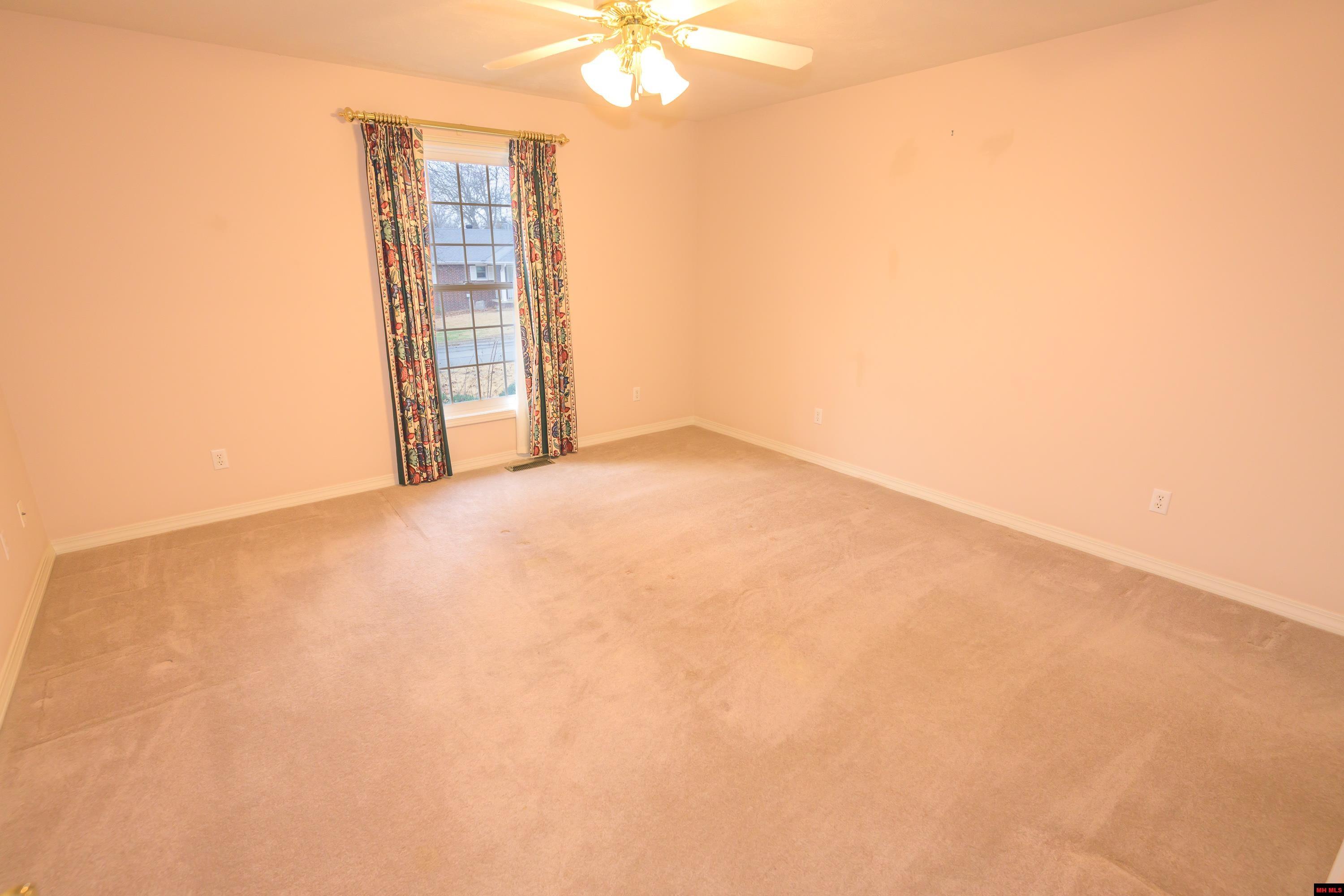 616 LEATHERWOOD DRIVE Mountain Home, AR