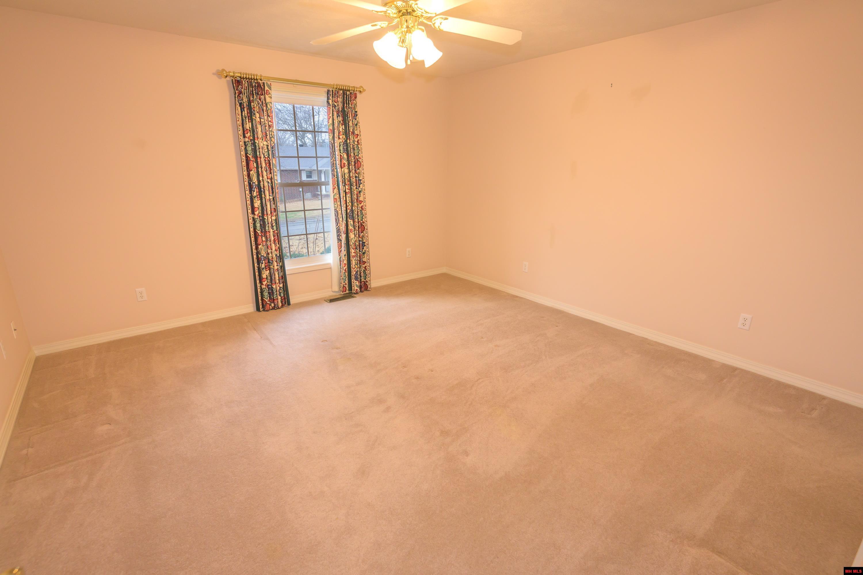 616 LEATHERWOOD DRIVE Mountain Home, AR