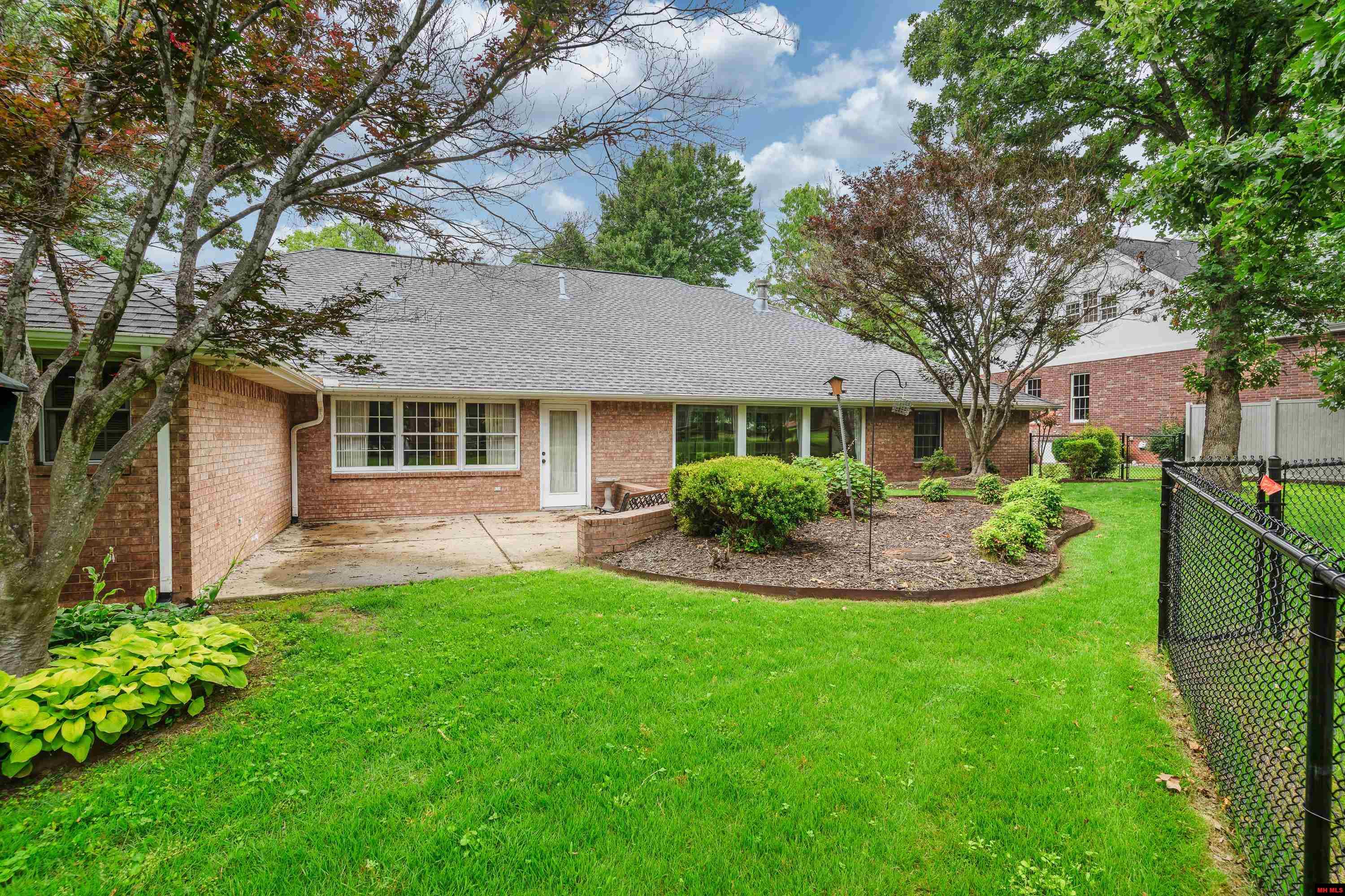 616 LEATHERWOOD DRIVE Mountain Home, AR