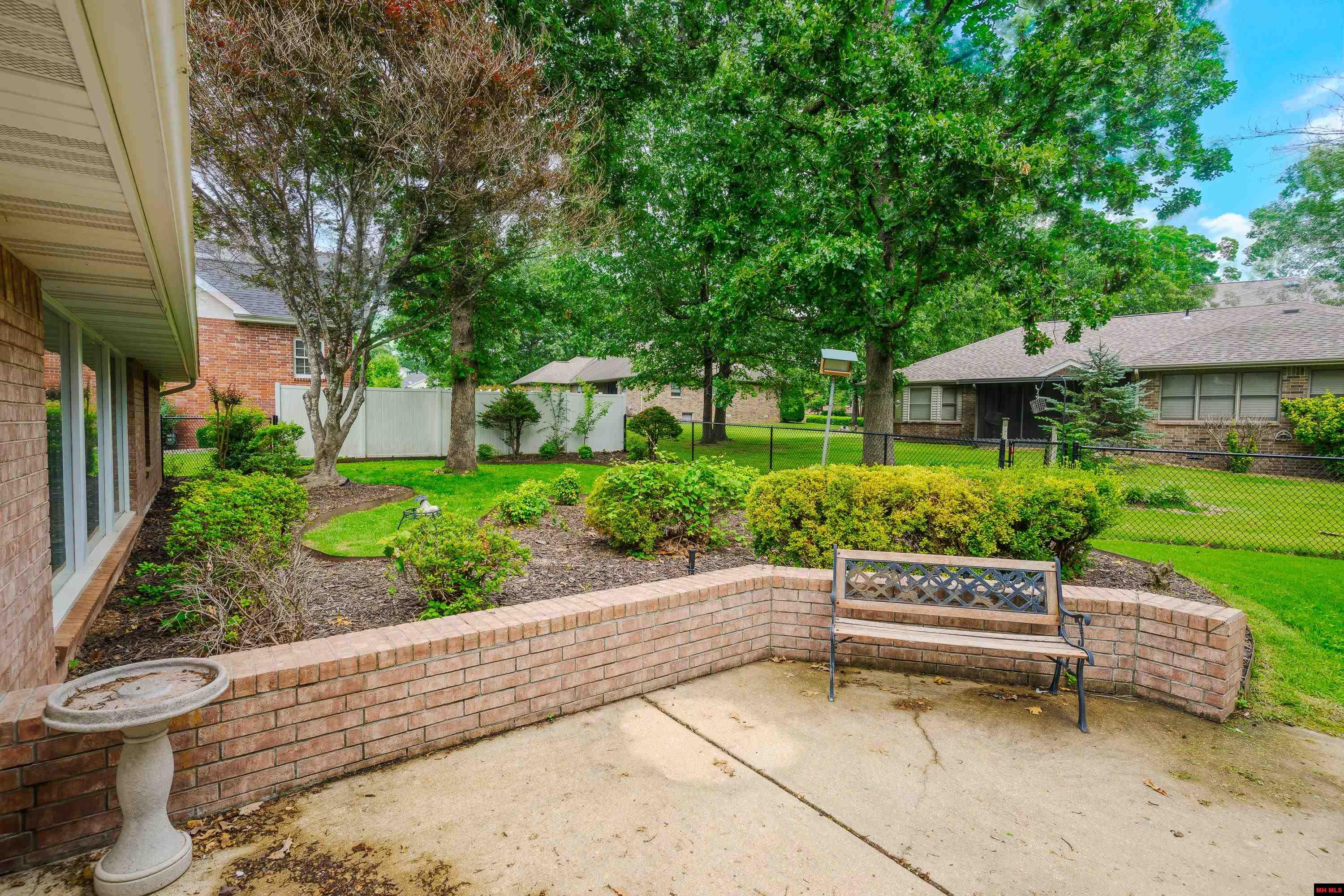 616 LEATHERWOOD DRIVE Mountain Home, AR