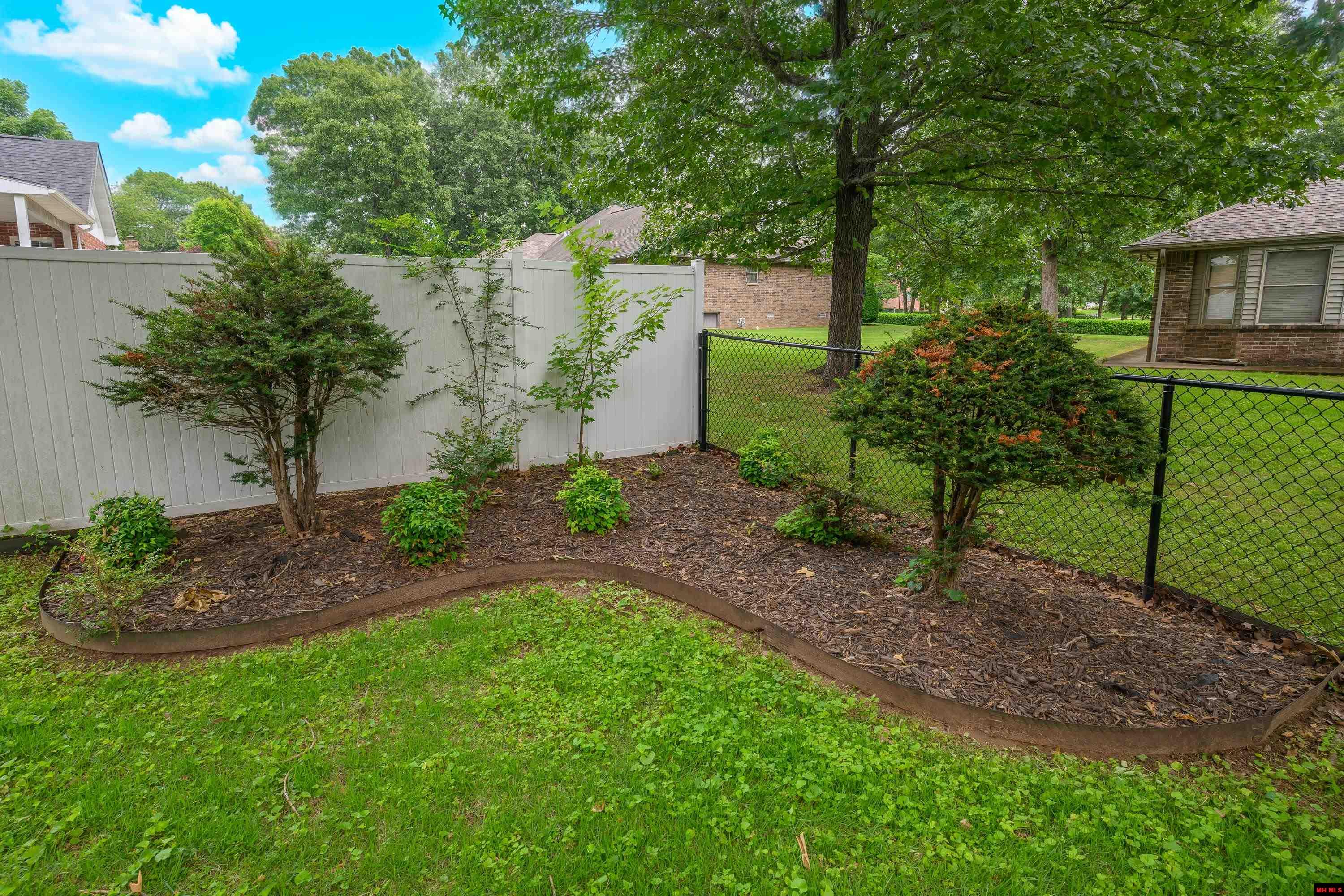 616 LEATHERWOOD DRIVE Mountain Home, AR