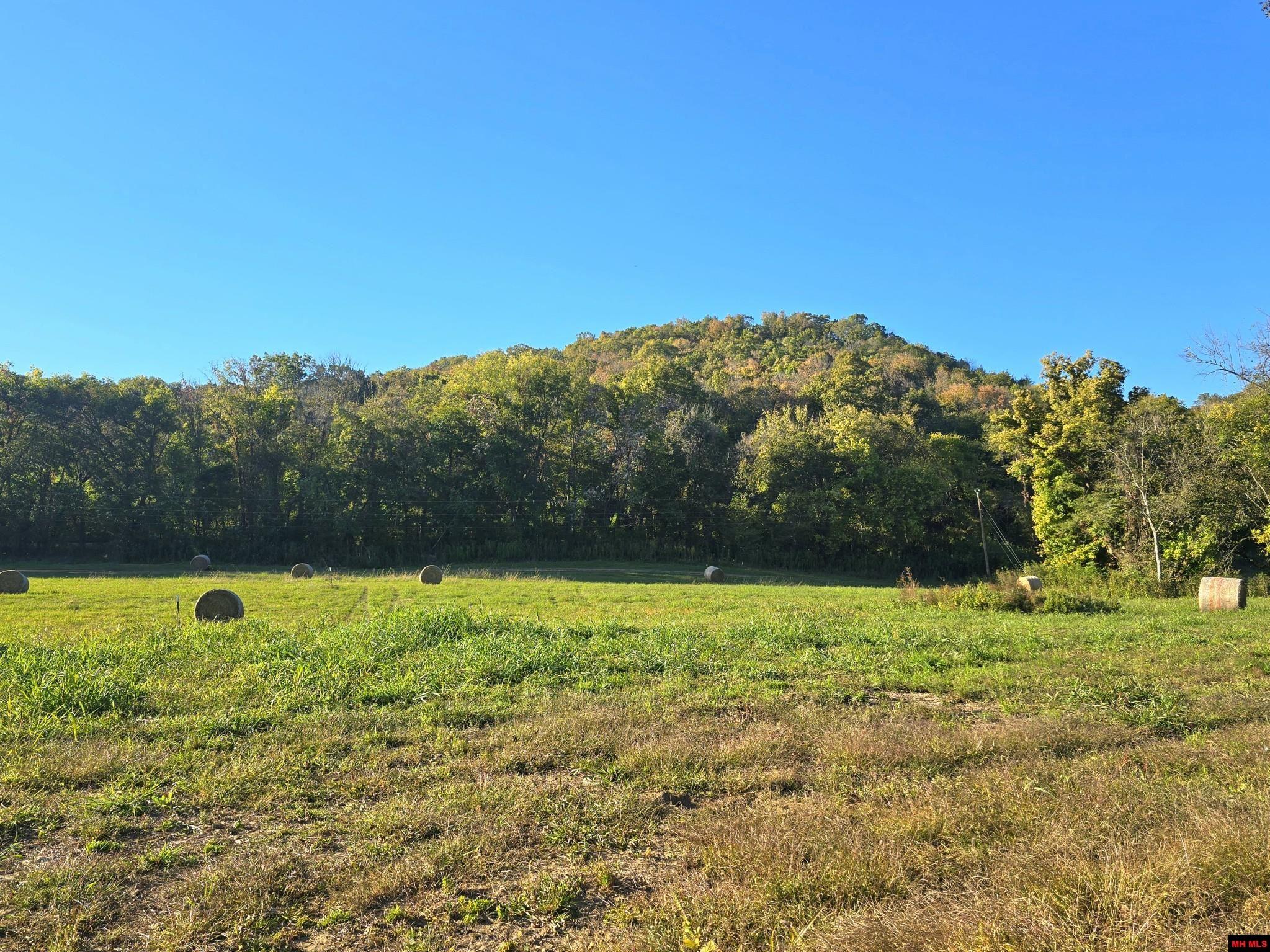 070499-100172-7 W School House Hollow Road