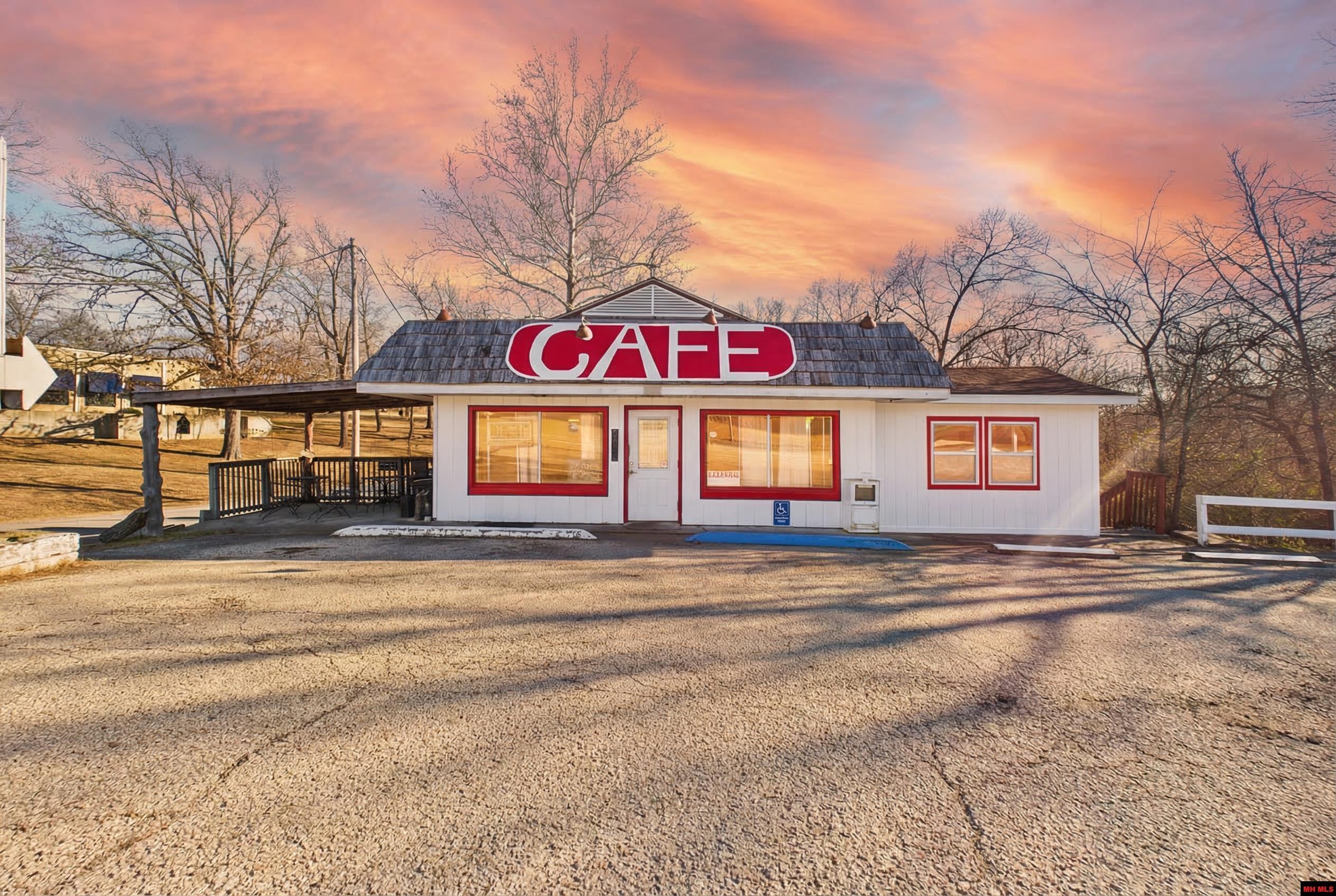 1603 Central Boulevard