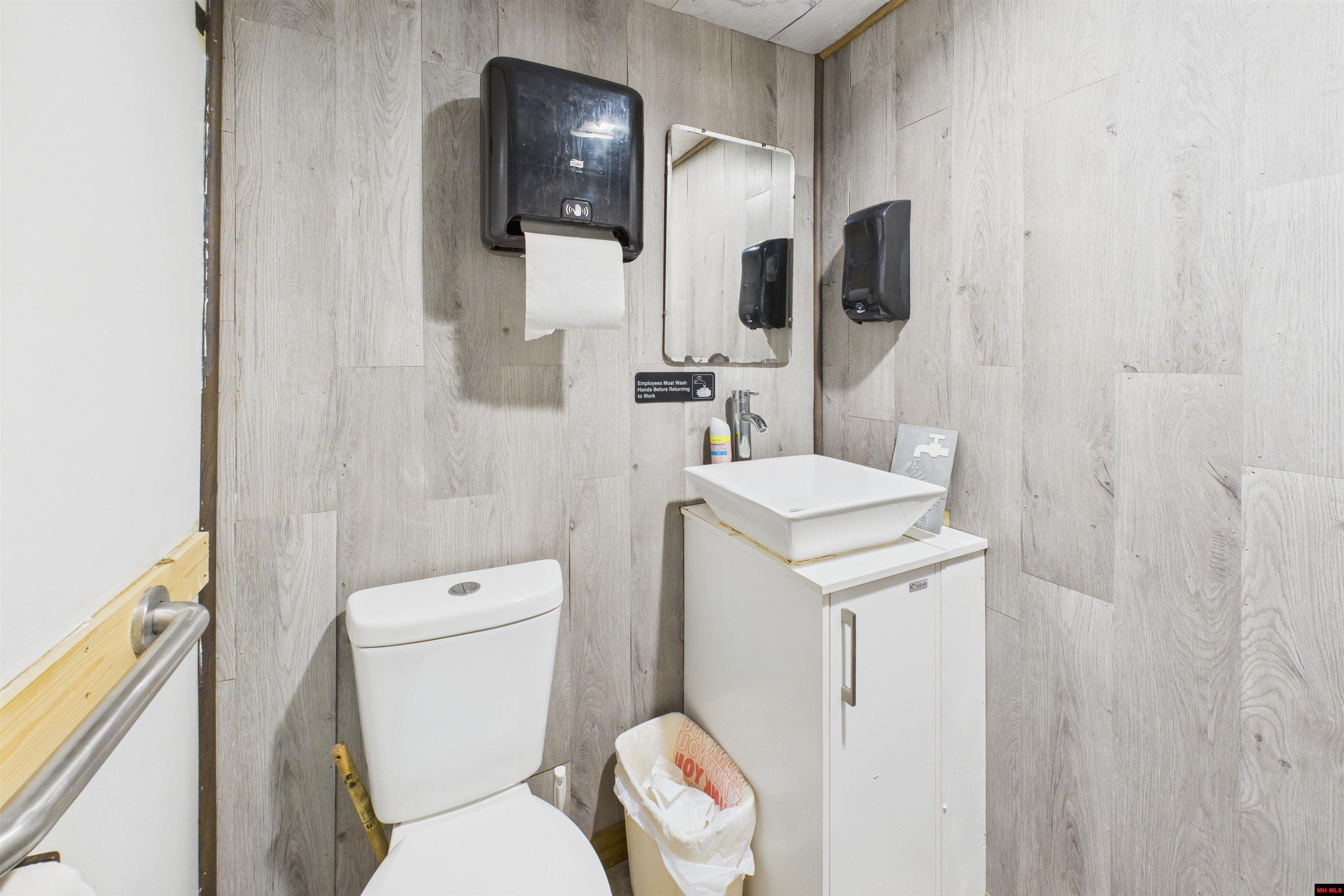 1603 Central Boulevard