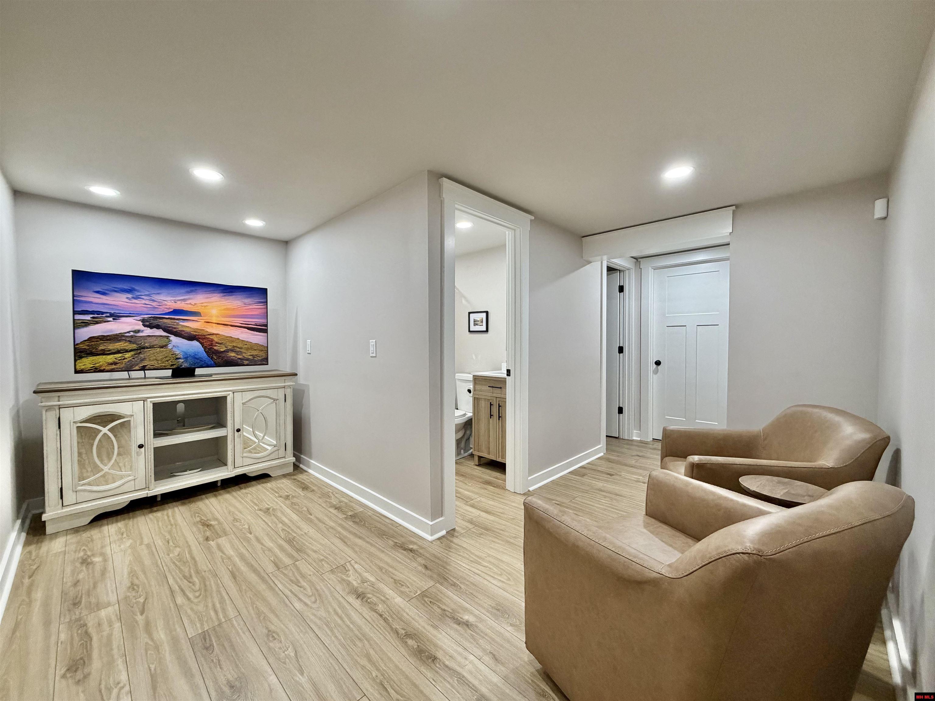 380 Valley Airport Drive