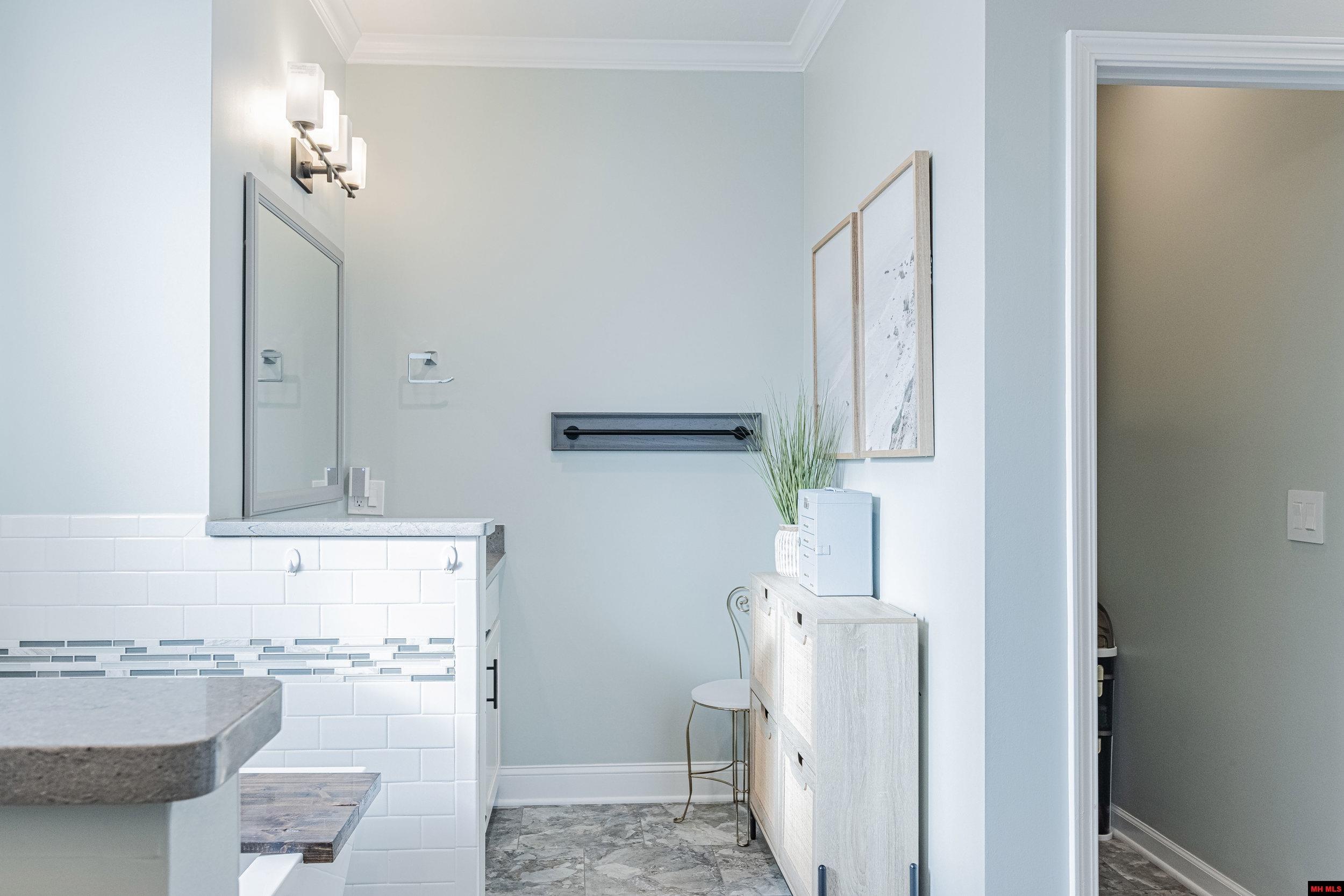 1216 Chestnut Hills Drive