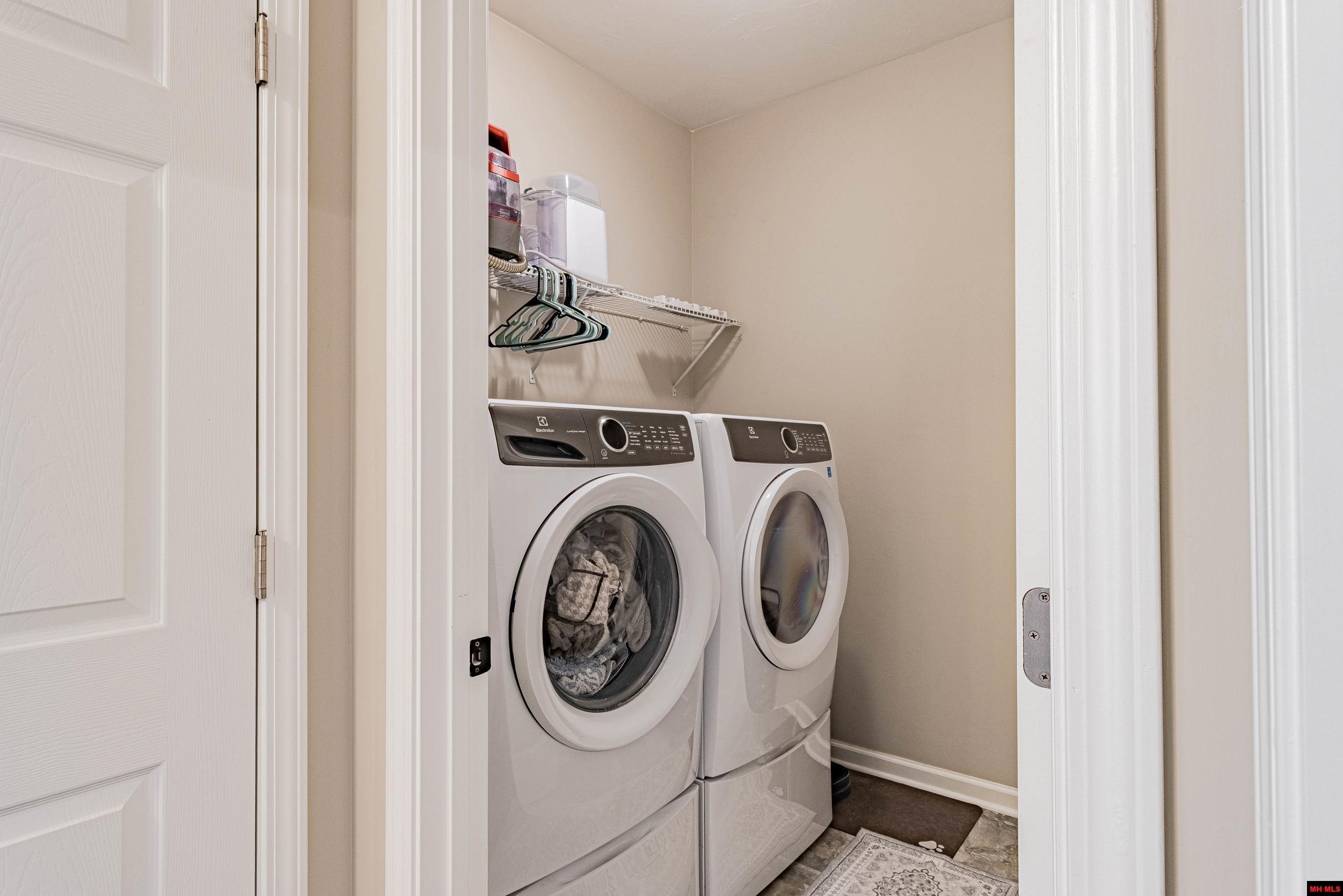 1216 Chestnut Hills Drive