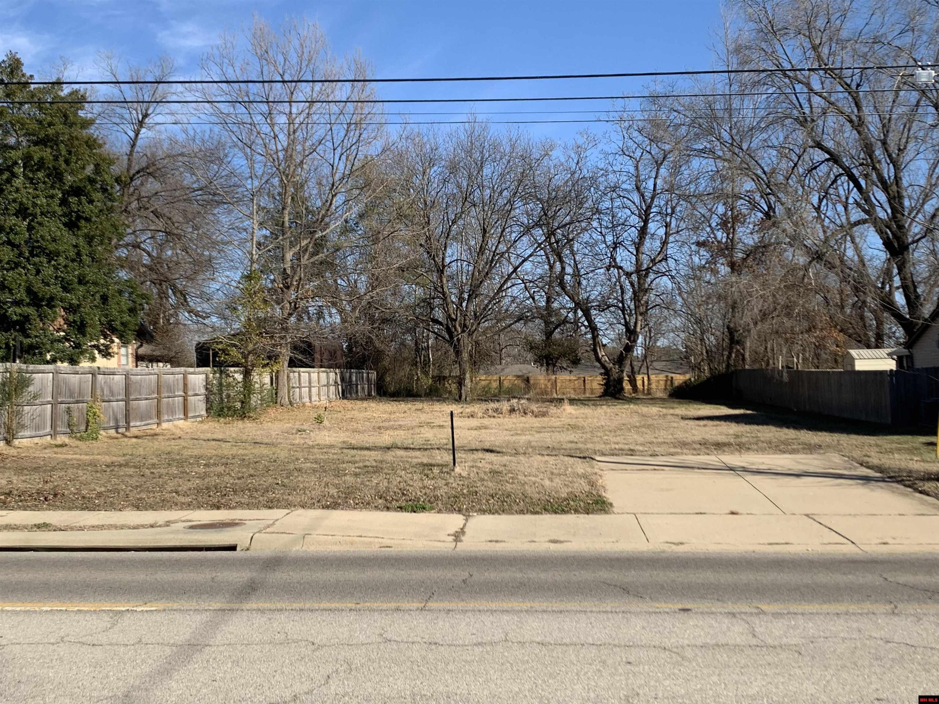 1039 S College Street