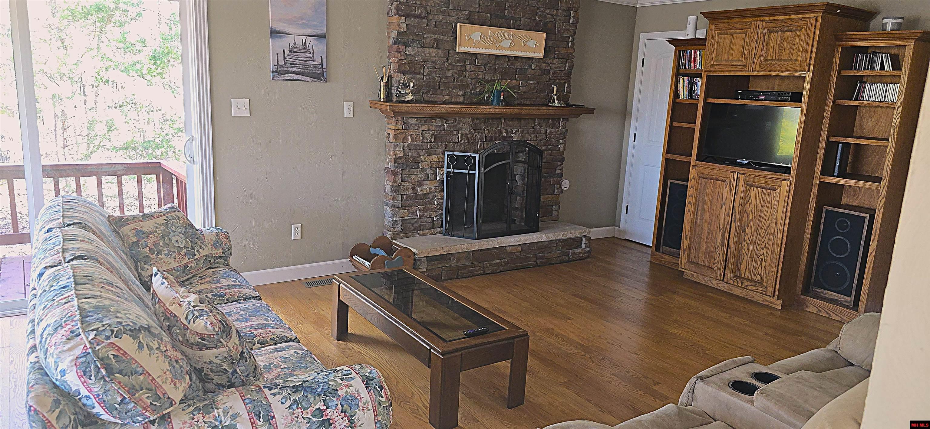 1095 Hickory Flats Lane