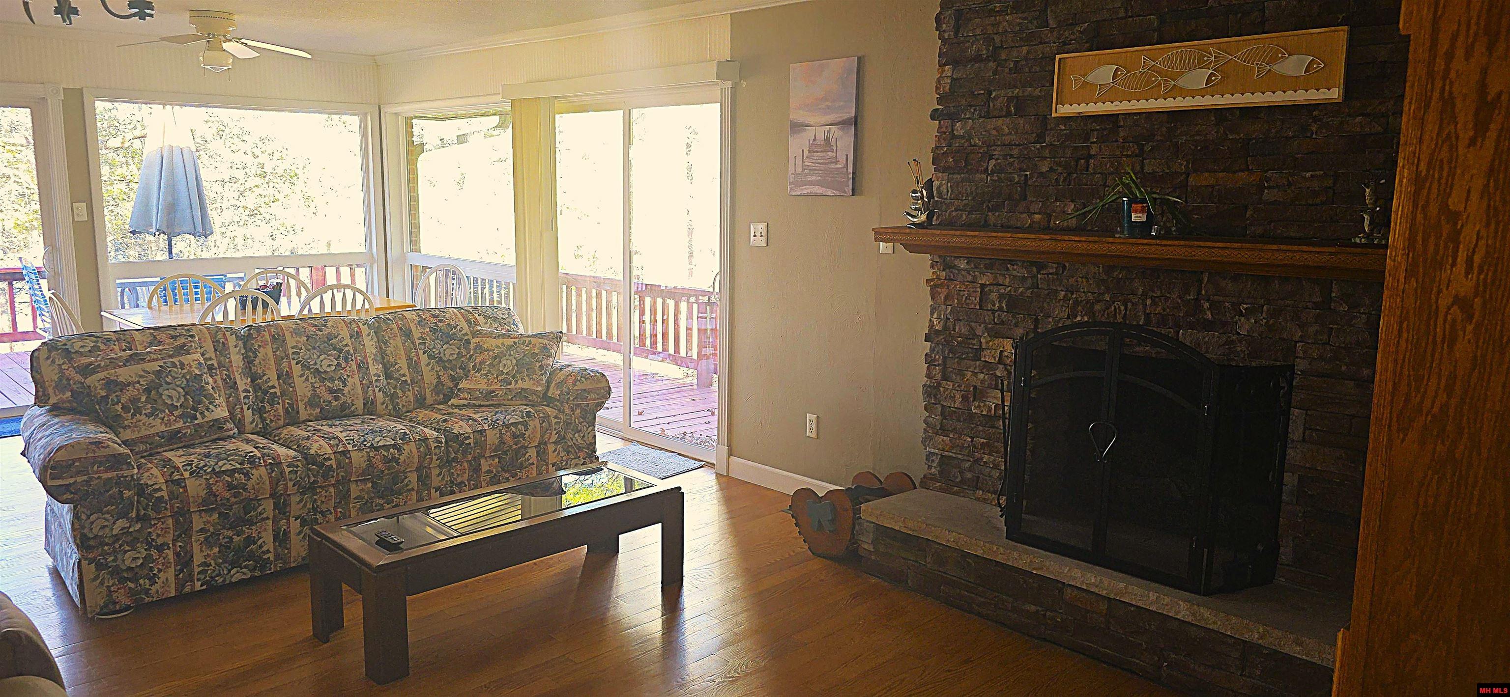 1095 Hickory Flats Lane