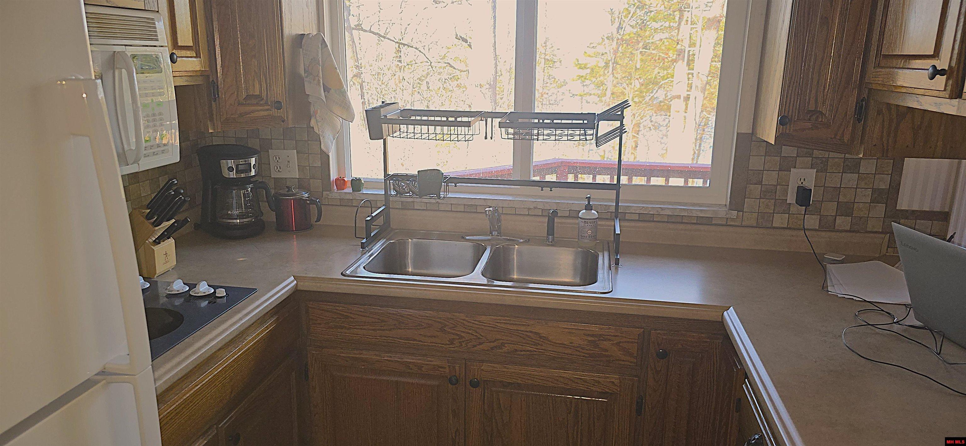 1095 Hickory Flats Lane