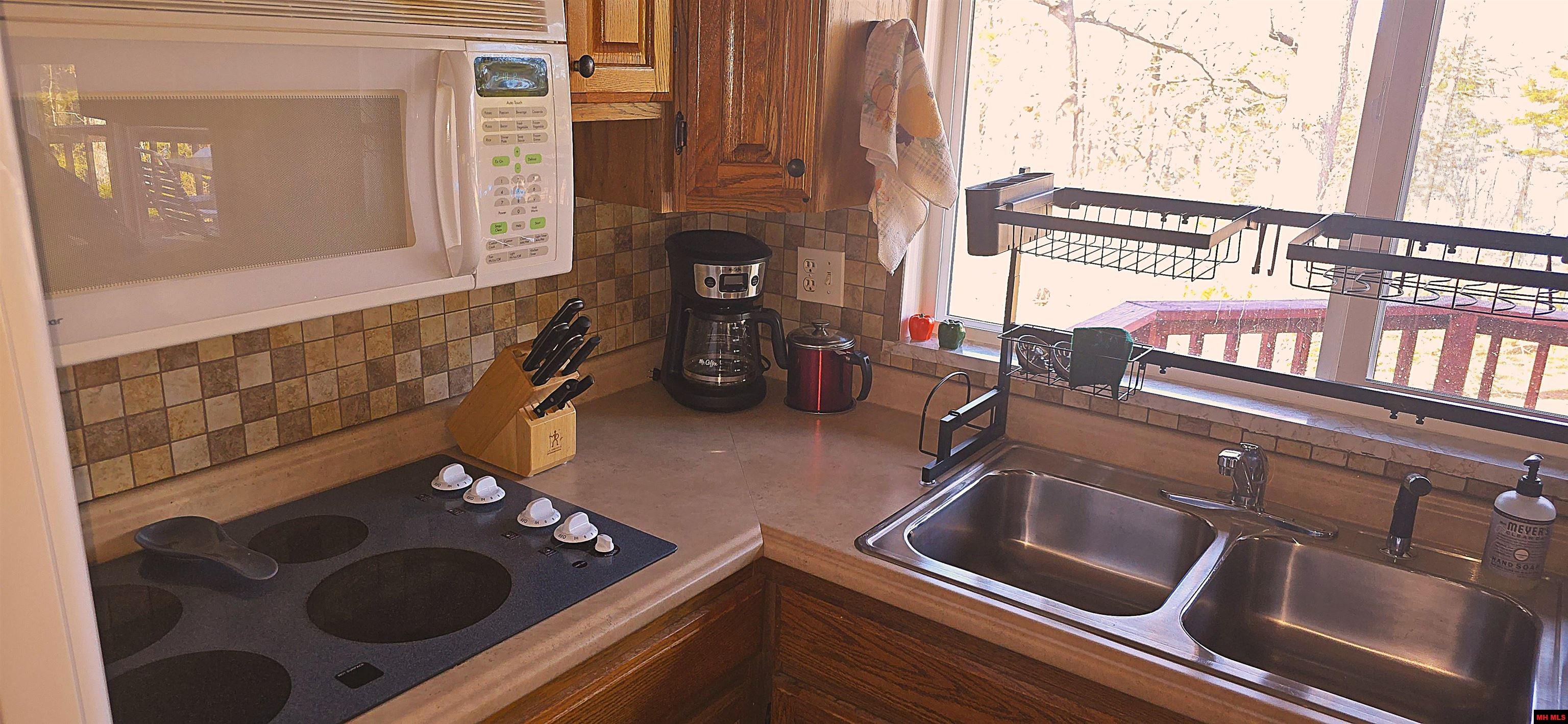 1095 Hickory Flats Lane