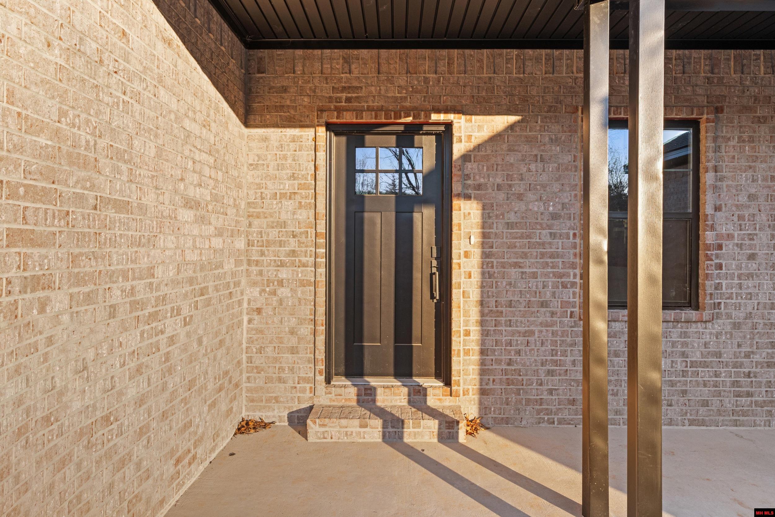 1368 Hampshire Circle