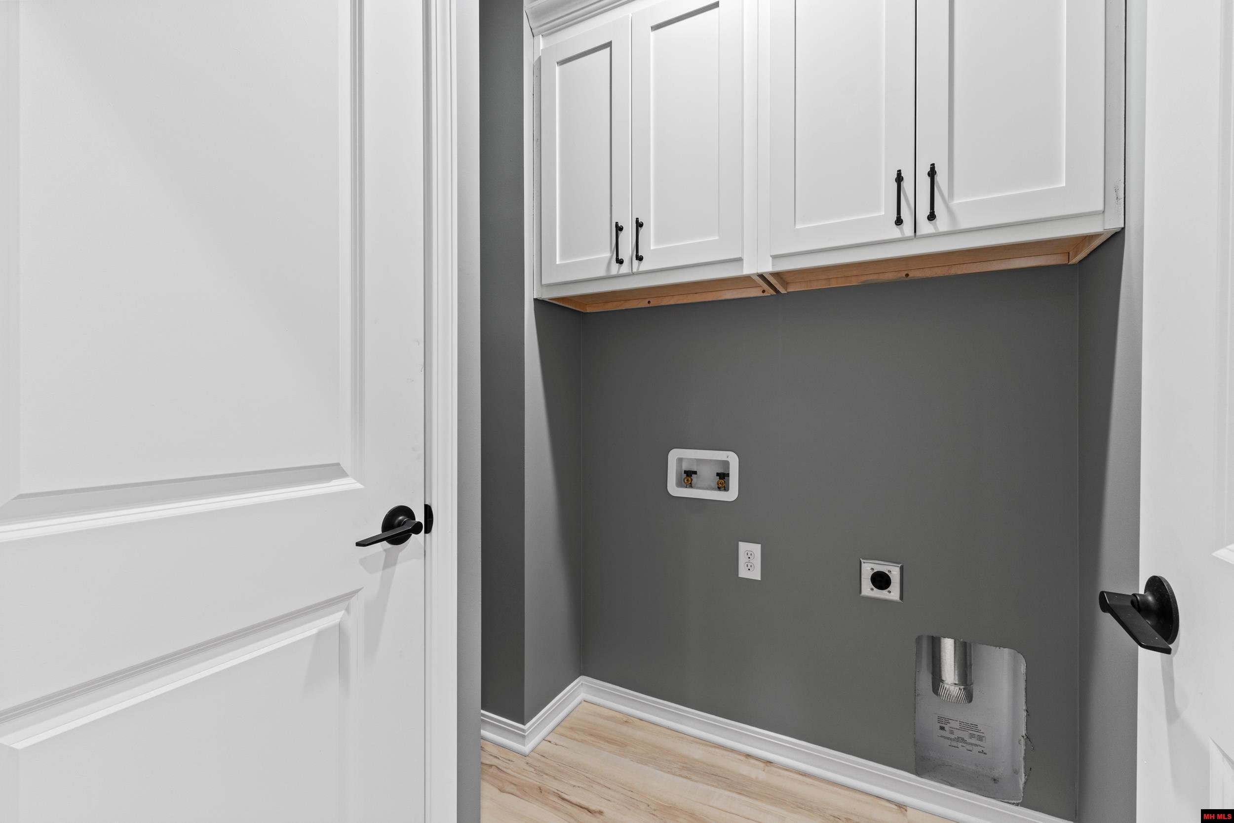 1368 Hampshire Circle