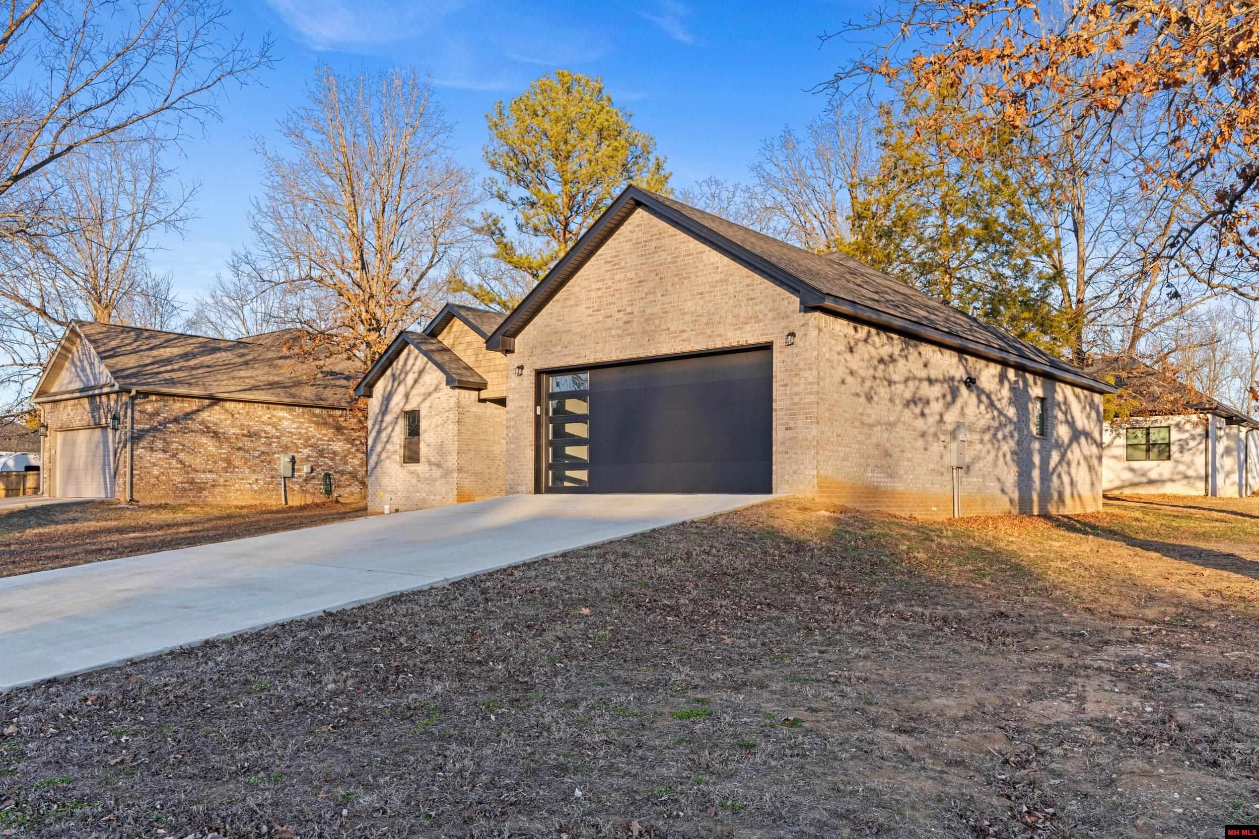 1368 Hampshire Circle