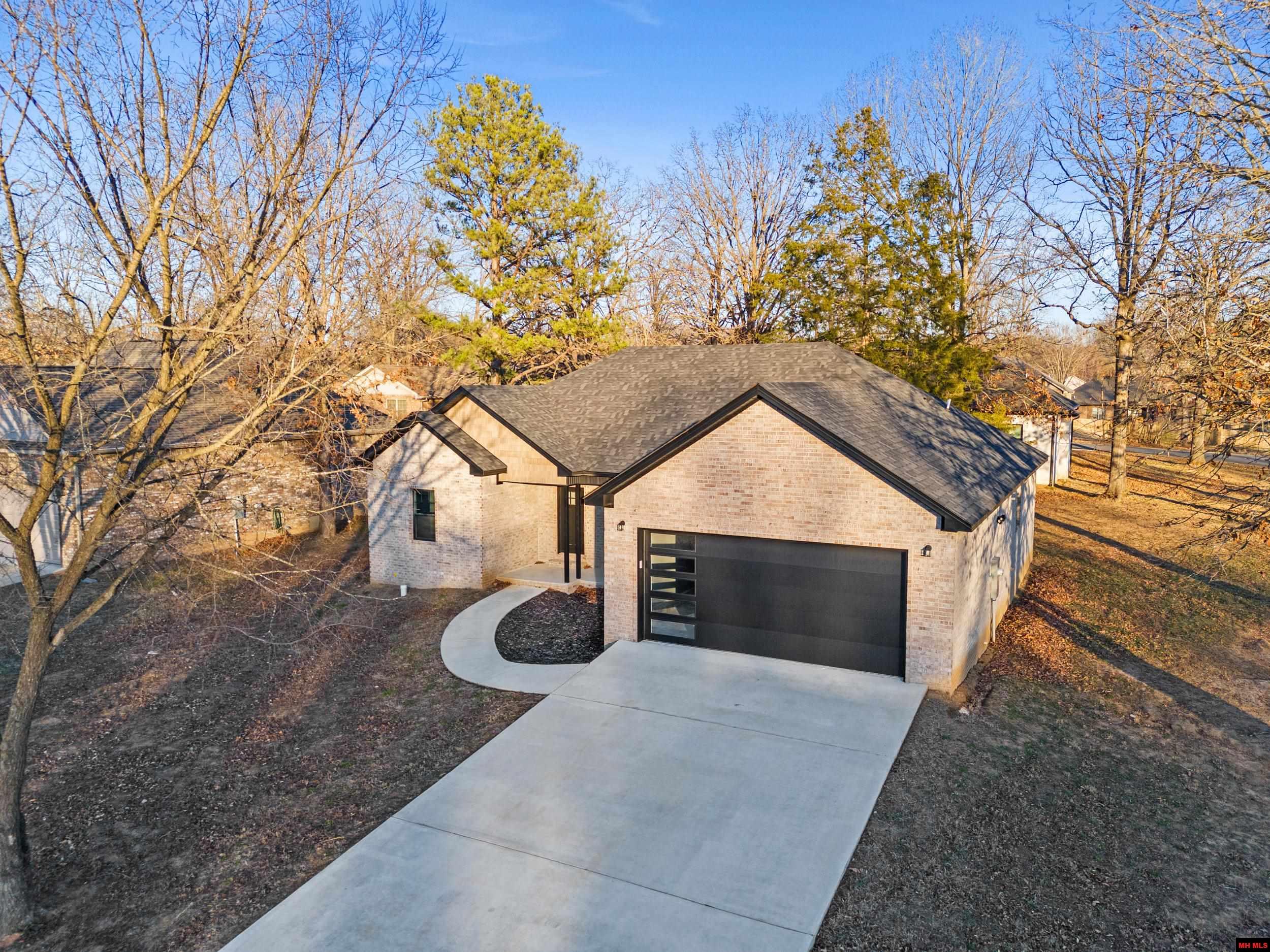 1368 Hampshire Circle