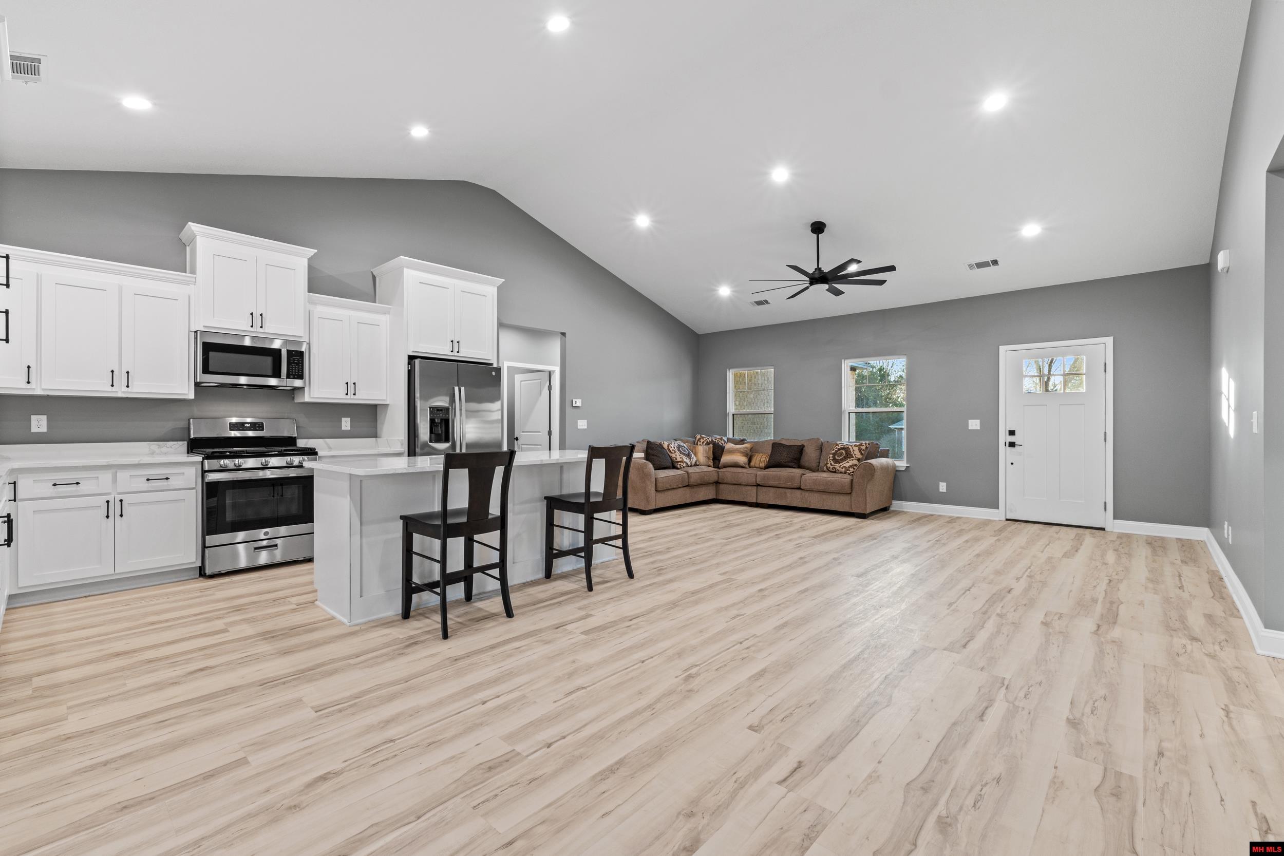 1368 Hampshire Circle